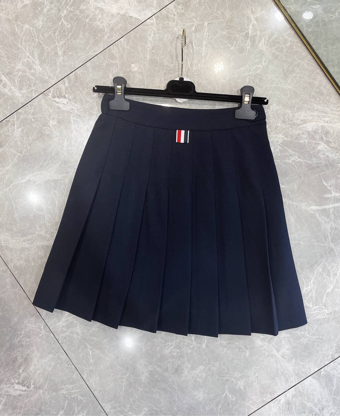 Exclusive First-rate Monochrome School Suit by Thom Browne: High Quality Wool, Custom Design. - 图片 8