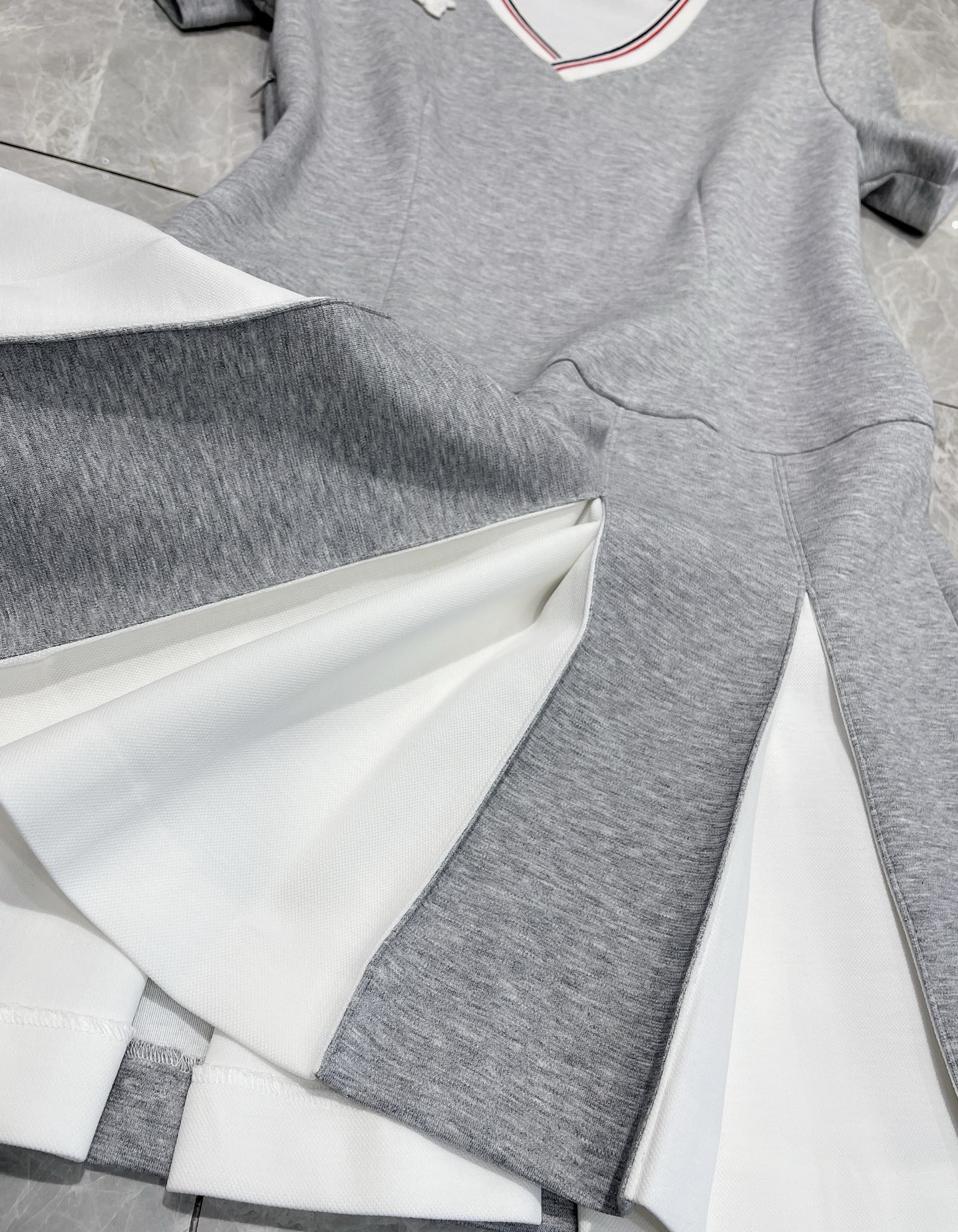 Thom Browne’s P667 V-Collar Dress in Advanced Grey Hide Blue, Exclusive Cash Sale. - 图片 8