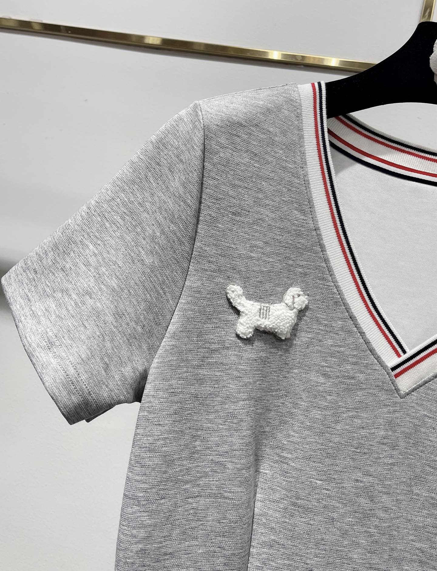 Thom Browne’s P667 V-Collar Dress in Advanced Grey Hide Blue, Exclusive Cash Sale. - 图片 3