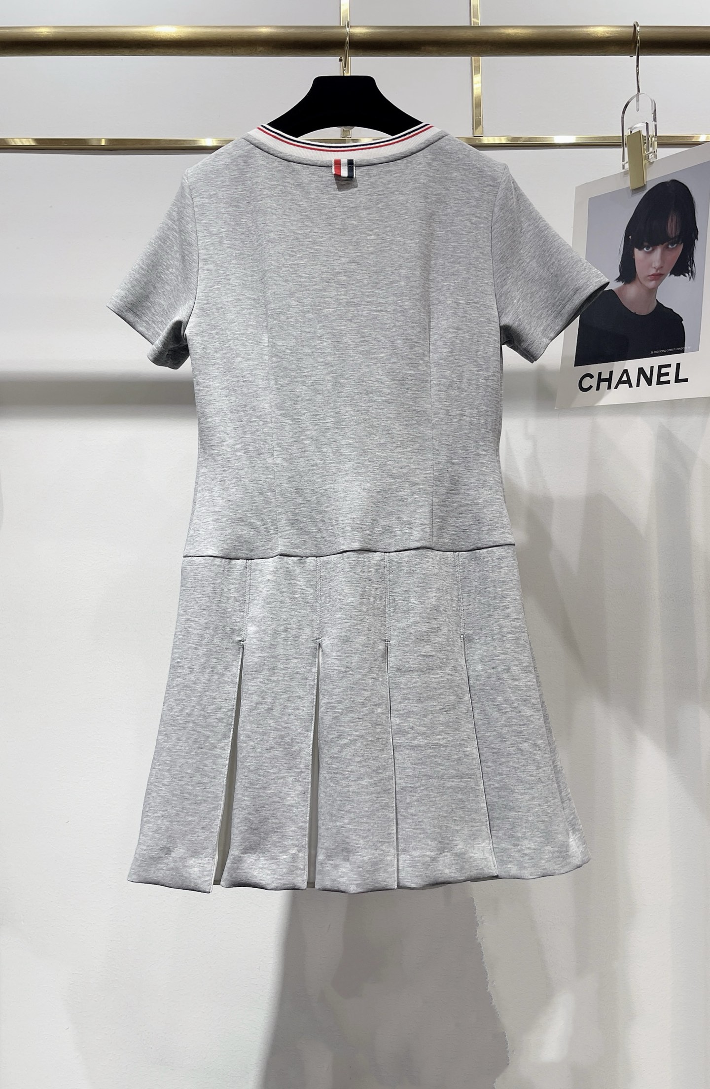 Thom Browne’s P667 V-Collar Dress in Advanced Grey Hide Blue, Exclusive Cash Sale. - 图片 7