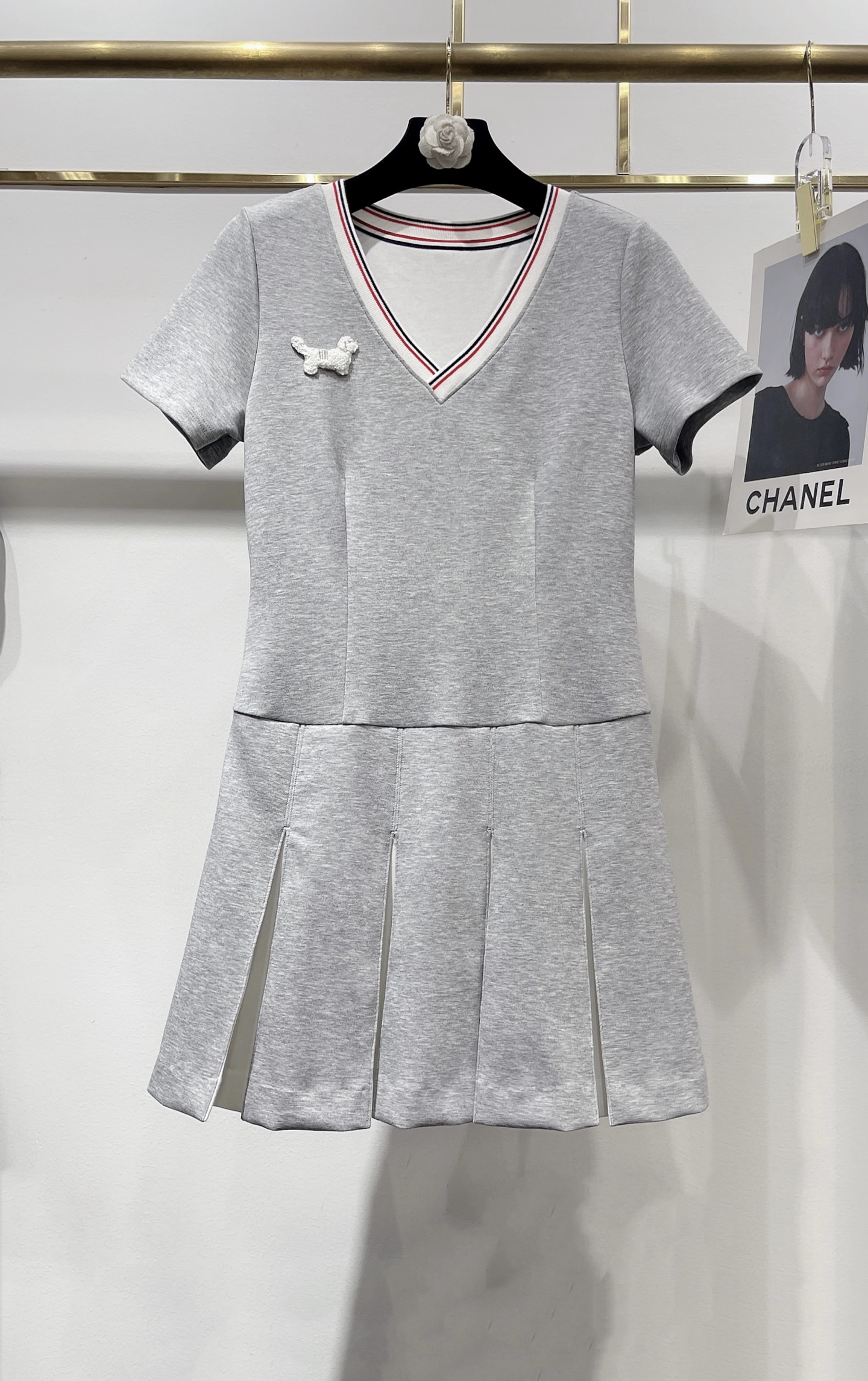 Thom Browne’s P667 V-Collar Dress in Advanced Grey Hide Blue, Exclusive Cash Sale. - 图片 2