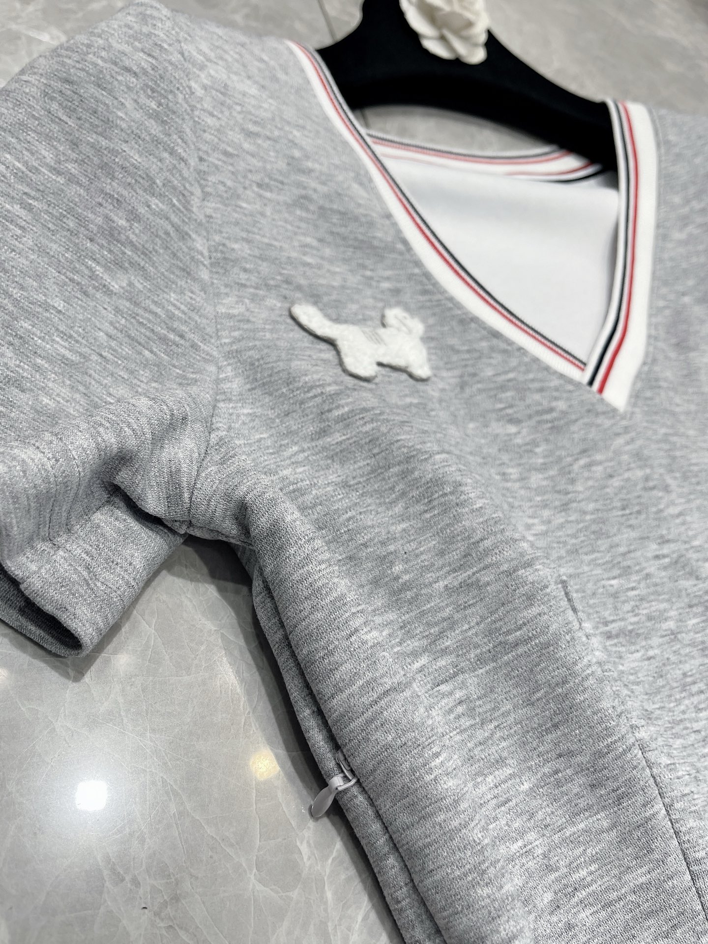 Thom Browne’s P667 V-Collar Dress in Advanced Grey Hide Blue, Exclusive Cash Sale. - 图片 5