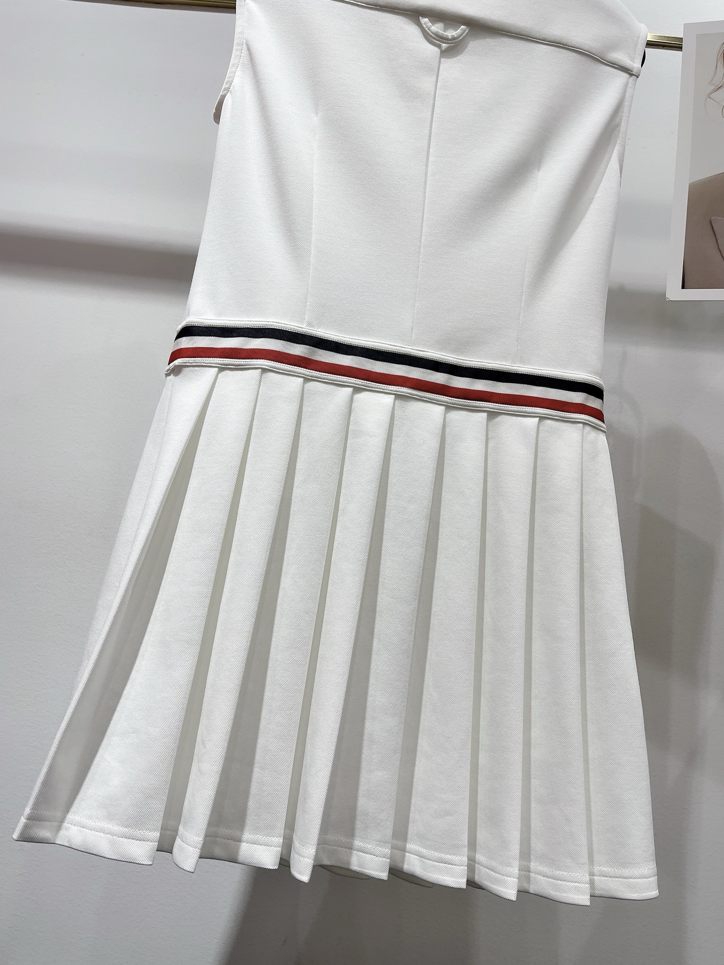 “High-Quality Summer Dress with Customized Details and Comfortable Fabrics” - 图片 6