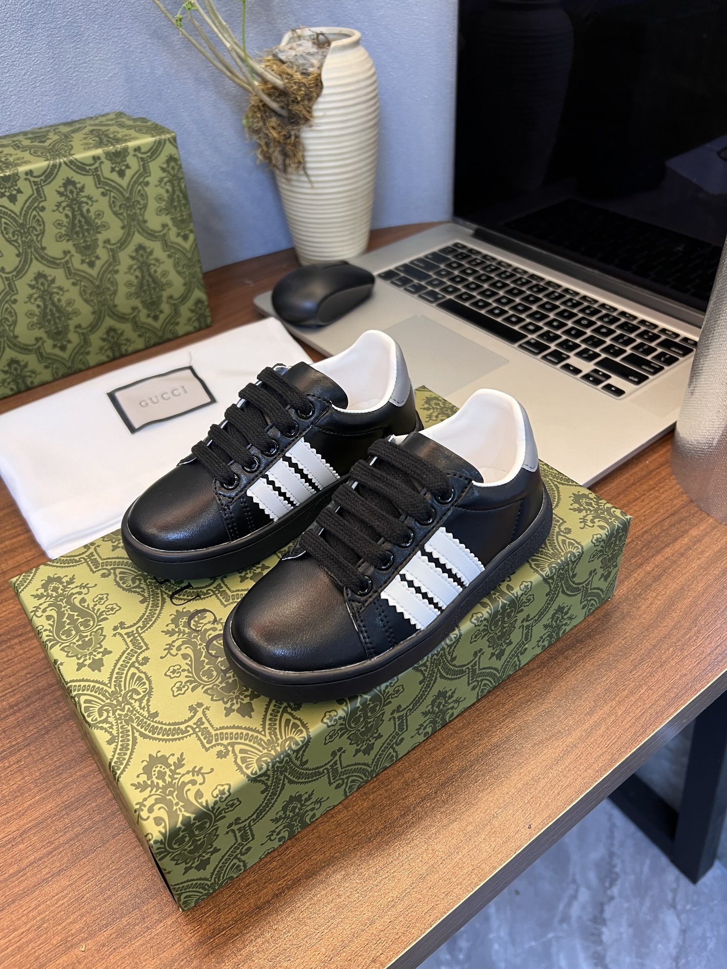 NO:617290,Gucci GUCC [sheepskin lining], original material, breathable sheepskin lining, original non-slip rubber outsole, fine workmanship, original last type, comfortable on the foot, code number: 23 to 35, Gucci series, gucci, gucci, sheepskin,19860909古奇GUCC【羊皮内里】,原版材质,透气羊皮里,原板防滑橡胶大底,做工精细 原版楦型 上脚舒适 ,码数:23一35,古驰系列,gucci,gucci,sheepskin,,Children's