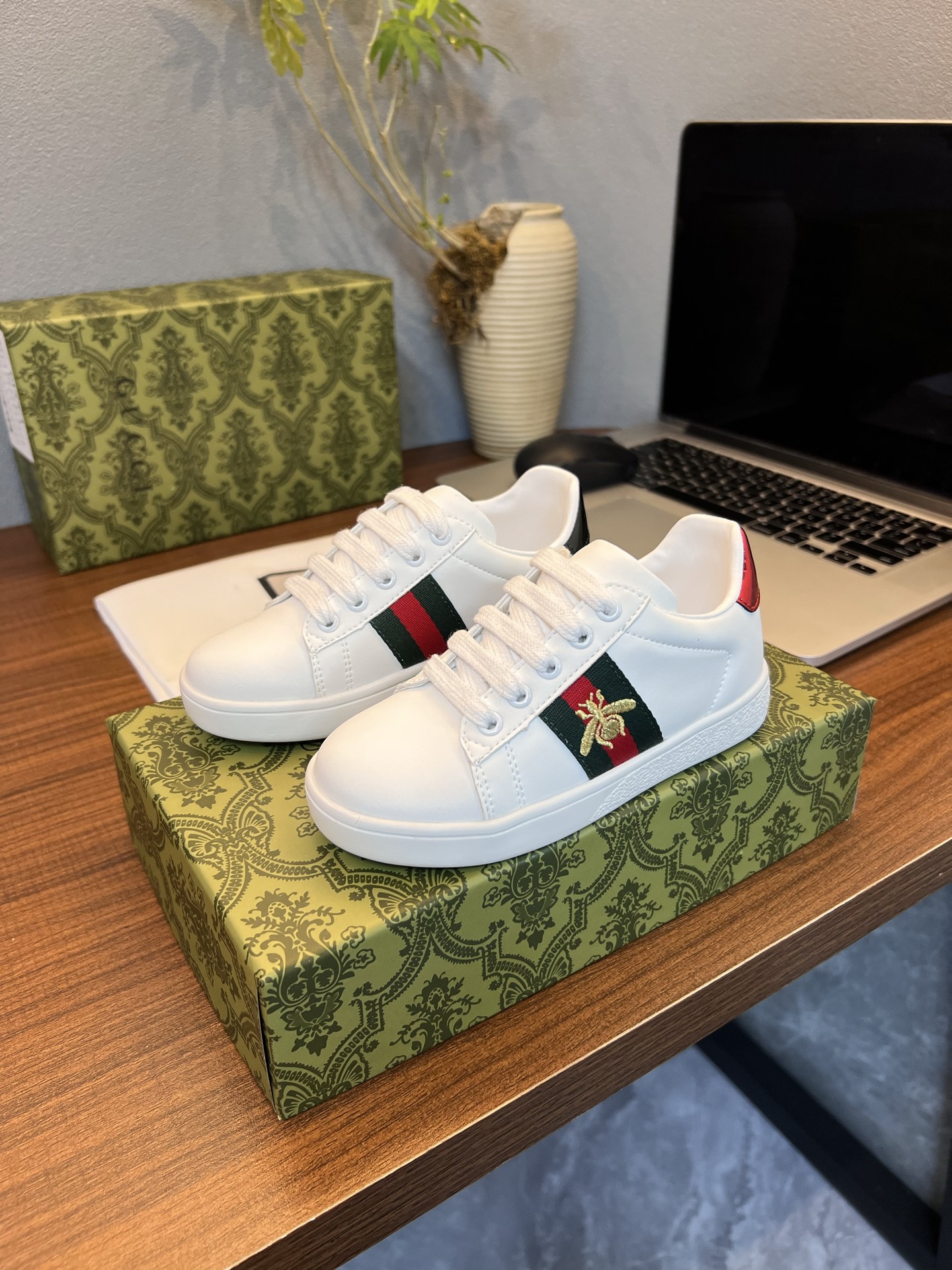 NO:337863,Gucci [Sheepskin Inner], original material, breathable sheepskin Inner, original board anti-slip rubber sole, fine workmanship, original last, comfortable to put on the foot, size: 23-35, Gucci series, gucci, gucci, sheepskin,19860909古奇GUCCI【羊皮内里】,原版材质,透气羊皮里,原板防滑橡胶大底,做工精细 原版楦型 上脚舒适 ,码数:23一35,古驰系列,gucci,gucci,sheepskin,,Children's