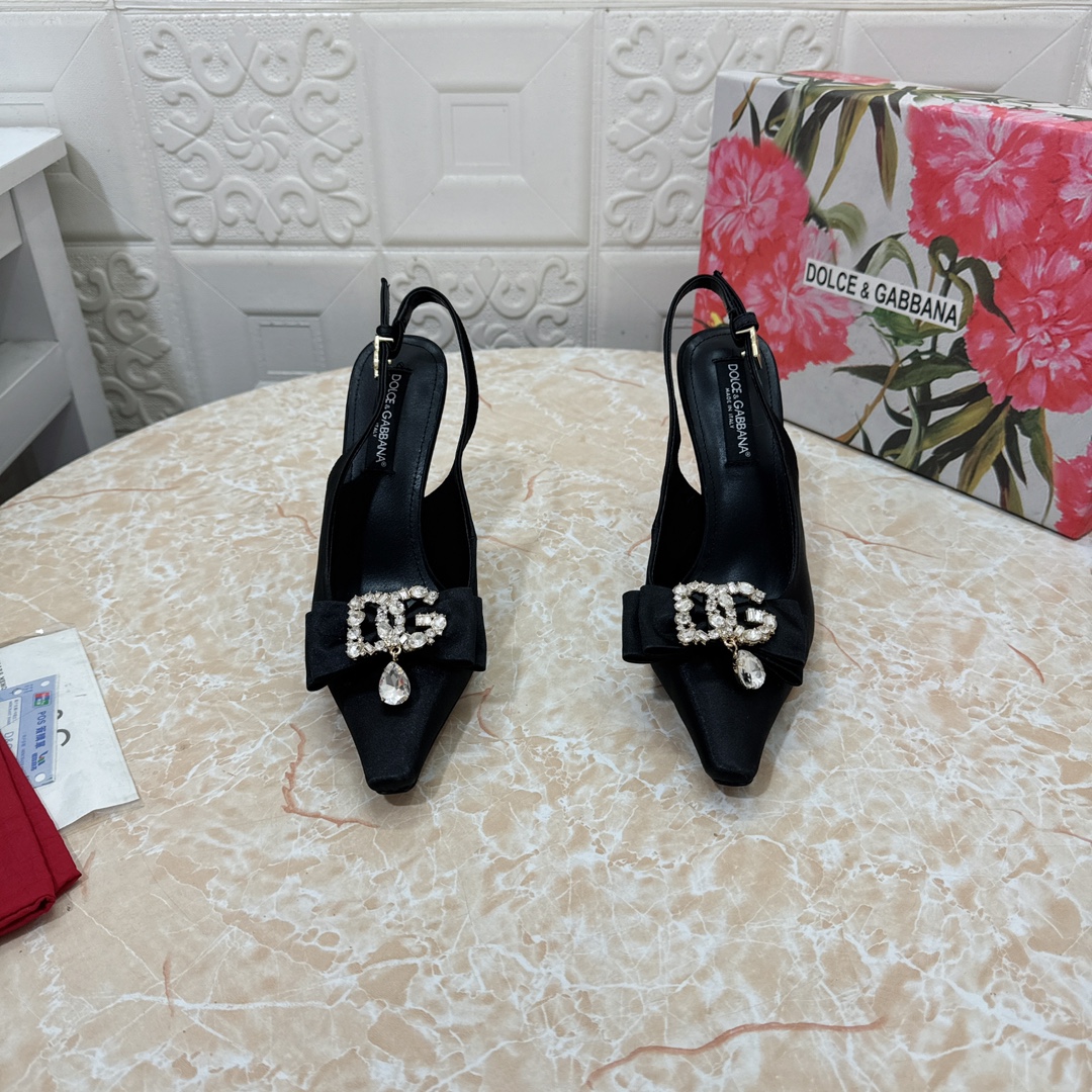 NO:234993,DG. Top version. High quality 2025 exclusive mold rhinestone new style square toe high heel sandals upper silk fabric inner sheepskin heel height: 10.5cm outsole A-grade original black leather outsole size SIZE.34–43 (34.42.43 custom made without return or exchange), high heels, Dolce & Gabbana, sandals, high heels, sheepskin, real silk, Leather soles19860909DG.顶级版本.高品质 2025独家开模水钻新款 方头高跟凉鞋 鞋面真丝面料 内里羊皮 跟高:10.5cm 大底A级原版黑色真皮大底 码数SIZE.34–43（34.42.43订做不退不换）,高跟鞋,Dolce&Gabbana,sandals,high heels,sheepskin,real silk,Leather soles,Women's Shoes