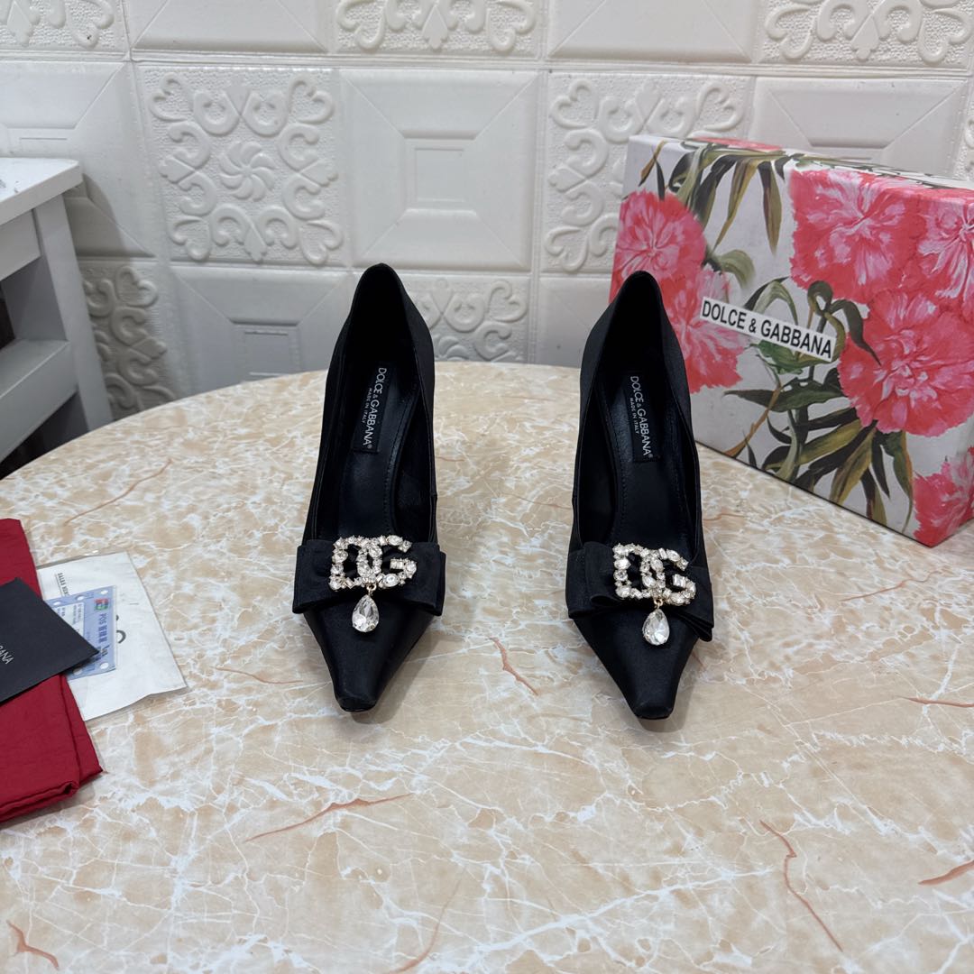 NO:166458,DG. Top version. High quality new model 1:1 mold opening bow rhinestone decorative high heels, silk fabric upper lining sheepskin heel height: 10.5cm outsole A-grade original black leather outsole size SIZE.34–43 (34.42.43 custom made, no return or exchange), high heels, Dolce & Gabbana, high heels, sheepskin, real silk, Leather soles19860909DG.顶级版本.高品质 新款 1:1开模 蝴蝶结水钻装饰高跟鞋 鞋面真丝面料 内里羊皮 跟高:10.5cm 大底A级原版黑色真皮大底 码数SIZE.34–43（34.42.43订做不退不换）,高跟鞋,Dolce&Gabbana,high heels,sheepskin,real silk,Leather soles,Women's Shoes