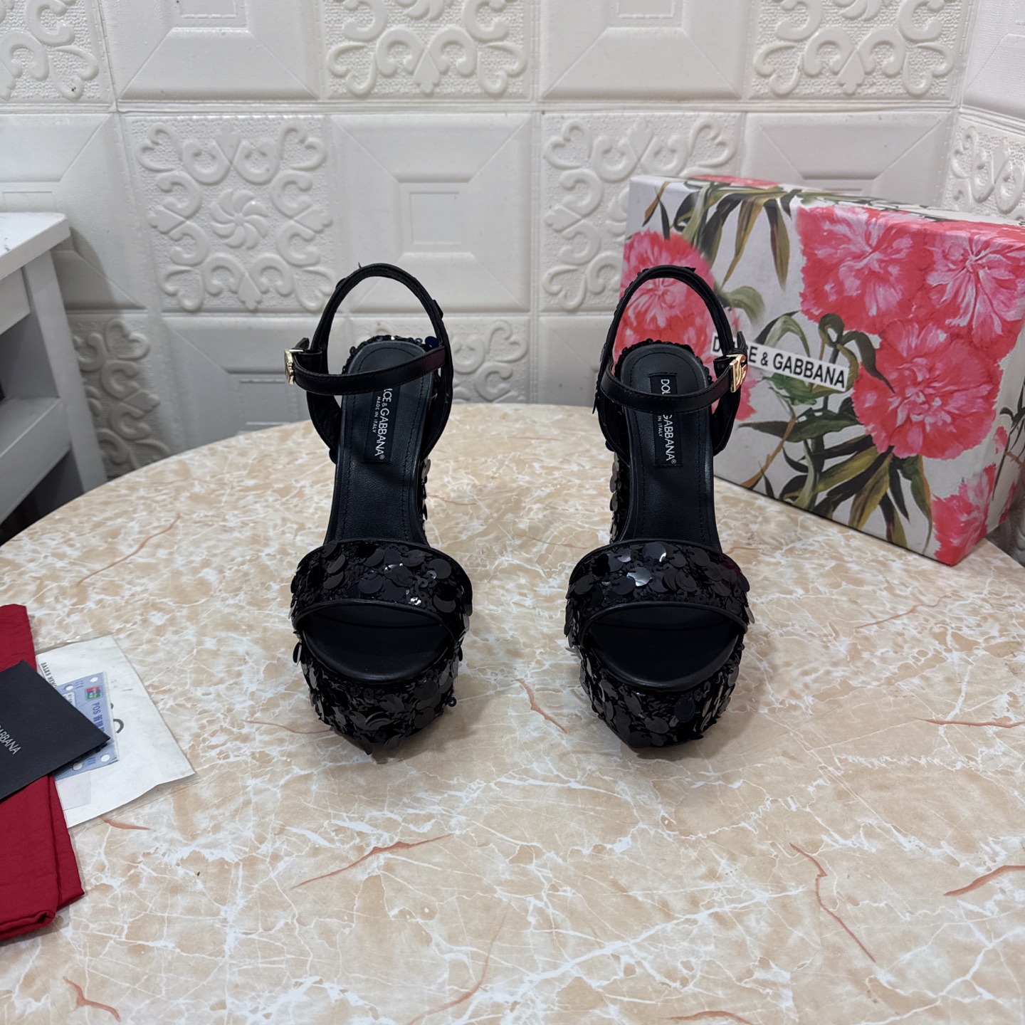 NO:164586,DG. Top version. High quality New 1:1 mold opening Hentiangao waterproof platform sandals The upper is handmade sequins inner sheepskin Heel height: 14.5cm Water table 4cm Outsole A-grade original black leather outsole Size SIZE.34–43 (34.42.43 Custom made without return or replacement), Sandals, Dolce & Gabbana, sandals, sheepskin, Leather soles19860909DG.顶级版本.高品质 新款 1:1开模 恨天高防水台凉鞋 鞋面纯手工打造亮片 内里羊皮  跟高:14.5cm 水台 4cm 大底A级原版黑色真皮大底 码数SIZE.34–43（34.42.43订做不退不换）,凉鞋,Dolce&Gabbana,sandals,sheepskin,Leather soles,Women's Shoes