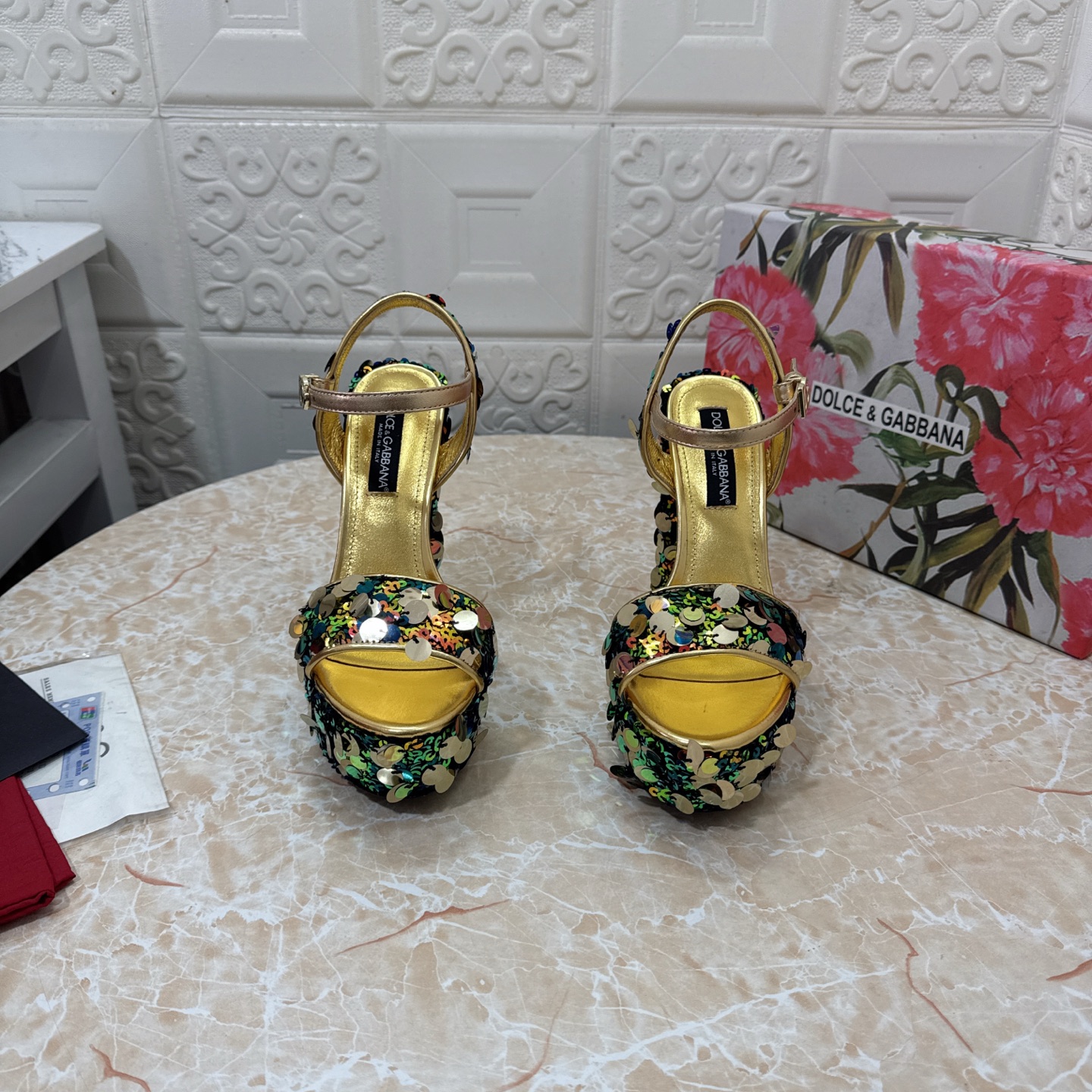 NO:164561,DG. Top version. High quality new model 1:1 mold opening, Hentian Gao waterproof platform sandals, upper handmade sequins, inner sheepskin, heel height: 14.5cm, water table 4cm, outsole, A-grade original black leather outsole, size SIZE.34–43 (34.42.43 custom made, no return or replacement), sandals, Dolce & Gabbana, sandals, sheepskin, Leather soles19860909DG.顶级版本.高品质 新款 1:1开模 恨天高防水台凉鞋 鞋面纯手工打造亮片 内里羊皮  跟高:14.5cm 水台 4cm 大底A级原版黑色真皮大底 码数SIZE.34–43（34.42.43订做不退不换),凉鞋,Dolce&Gabbana,sandals,sheepskin,Leather soles,Women's Shoes