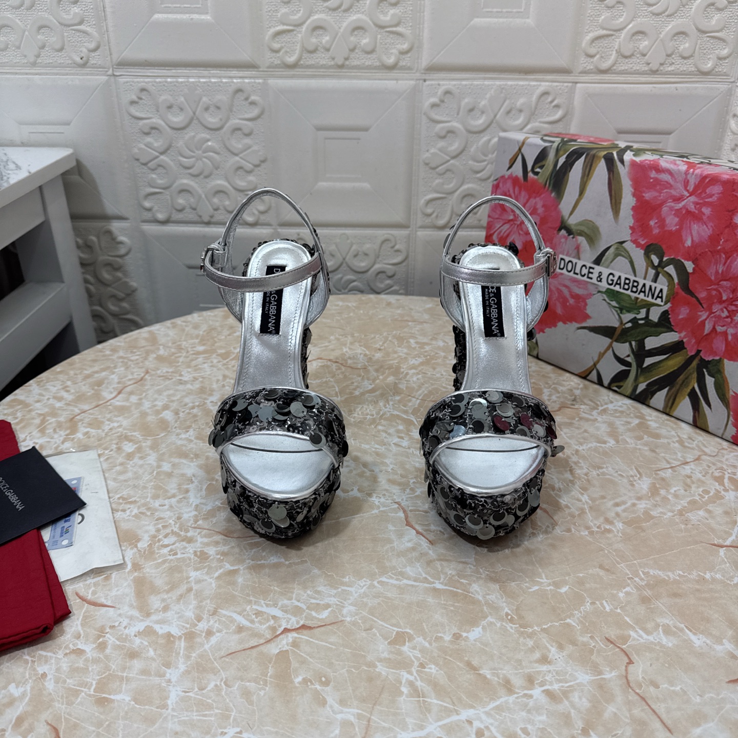 NO:164564,DG. Top version. High quality New 1:1 mold opening Hentiangao waterproof platform sandals The upper is handmade sequins inner sheepskin Heel height: 14.5cm Water table 4cm Outsole A-grade original black leather outsole Size SIZE.34–43 (34.42.43 Custom made without return or replacement), Sandals, Dolce & Gabbana, sandals, sheepskin, Leather soles19860909DG.顶级版本.高品质 新款 1:1开模 恨天高防水台凉鞋 鞋面纯手工打造亮片 内里羊皮  跟高:14.5cm 水台 4cm 大底A级原版黑色真皮大底 码数SIZE.34–43（34.42.43订做不退不换）,凉鞋,Dolce&Gabbana,sandals,sheepskin,Leather soles,Women's Shoes