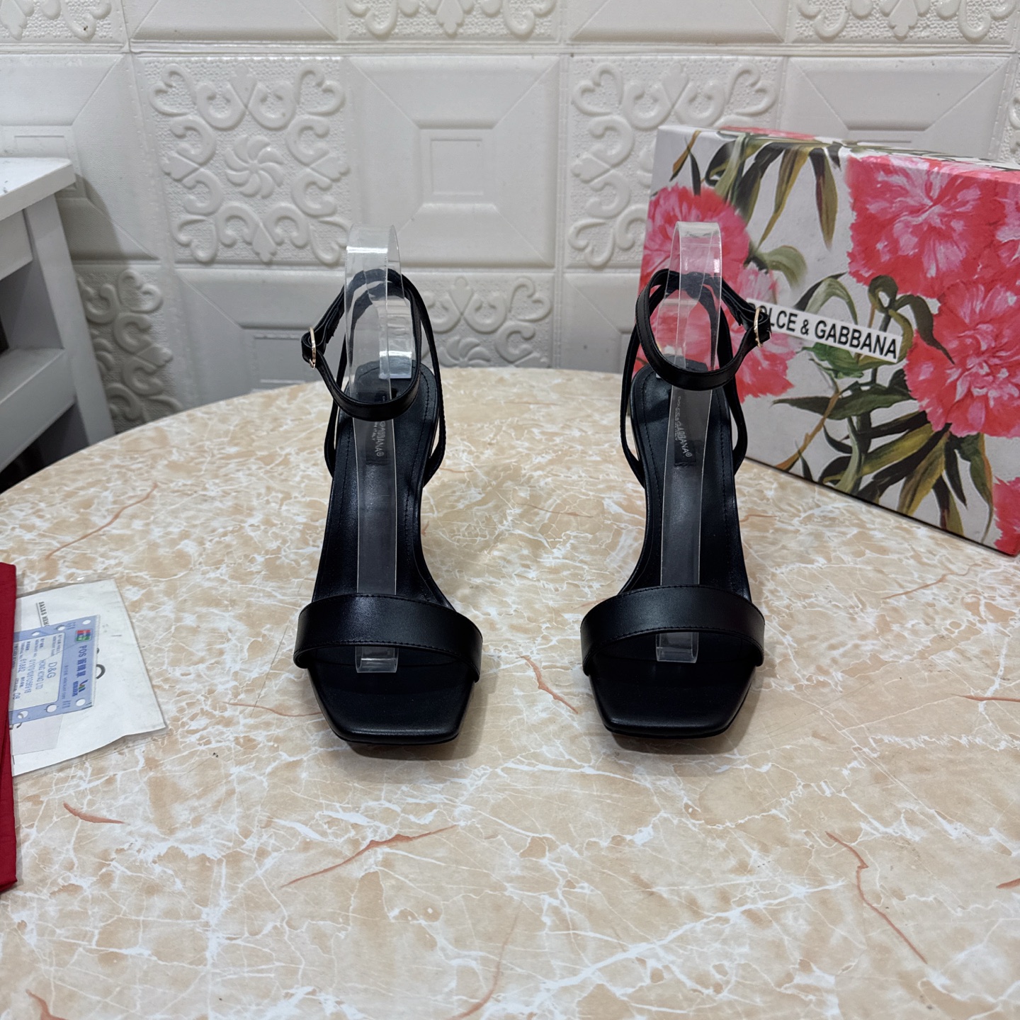 NO:164570,DG. Top version. High quality 2025 new model 1:1 mold opening DG big gold buckle heel classic sandals upper patent leather/cowhide inner sheepskin heel height: 10.5cm outsole A-grade original apricot leather outsole size SIZE.34–43 (34.42.43 custom made without return or replacement), sandals, Dolce & Gabbana, sandals, cowhide, sheepskin, Leather soles19860909DG.顶级版本.高品质 2025新款 1:1开模 DG大金扣跟 经典款凉鞋 鞋面漆皮/牛皮 内里羊皮  跟高:10.5cm 大底A级原版杏色真皮大底 码数SIZE.34–43（34.42.43订做不退不换）,凉鞋,Dolce&Gabbana,sandals,cowhide,sheepskin,Leather soles,Women's Shoes