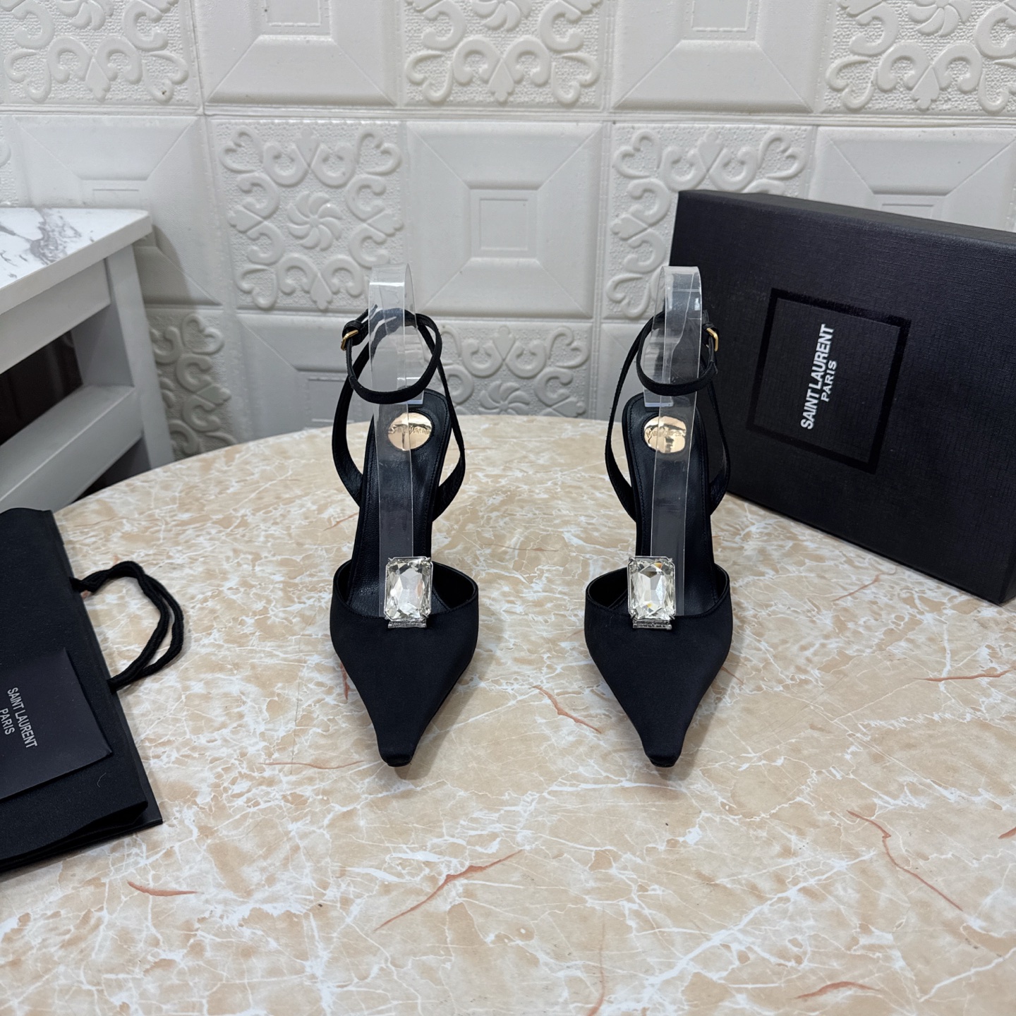 NO:166461,YSL. Top version. High quality. Configure full packaging. 2025 new model. Official website synchronization. 1:1 mold opening. Rhinestone decorative toe shoes. Upper silk. Inner sheepskin. Heel height: 10.5cm. Outsole. A-level original black leather outsole. Size SIZE.34–43 (34.42.43. Custom made without return or exchange), high heels. saint laurent, high heels, sheepskin, real silk, Leather soles.19860909YSL.顶级版本.高品质. 配置全套包装 2025新款 官网同步 1:1开模 水钻装饰包头鞋 鞋面真丝 内里羊皮 跟高:10.5cm 大底A级原版黑色真皮大底 码数SIZE.34–43（34.42.43订做不退不换）,高跟鞋,saint laurent,high heels,sheepskin,real silk,Leather soles,Women's Shoes
