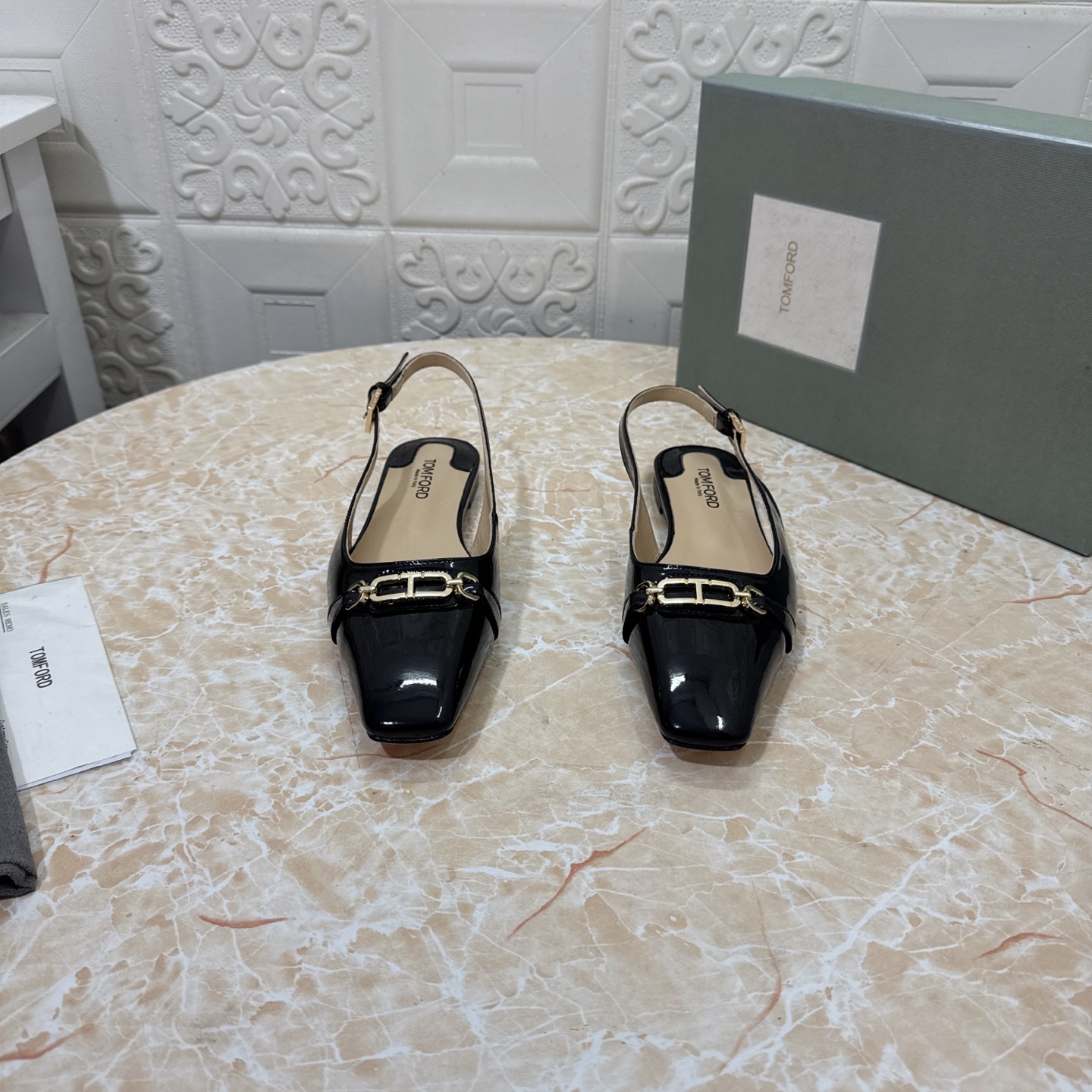 NO:234983,TOM FORD Top Version High Quality 2025 New Logo Chain Decorative Flat Shoes Upper Cowhide/Paper Leather Filler Sheepskin Heel High Flat Sole AAA Grade Original Leather Outsole SIZE34-43 (34 42 43 Customized No Returns) P, Single Shoes, Tom ford, Flats, Cowhide, Sheepskin, Leather Soles19860909TOM FORD顶级版本 高品质 2025新款 logo链条装饰平底鞋 鞋面牛皮/漆皮 垫脚羊皮 跟高平底 鞋底AAA级原版真皮大底 SIZE34-43（34 42 43订做不退换） P,单鞋,tom ford,flats,cowhide,sheepskin,Leather soles,Women's Shoes