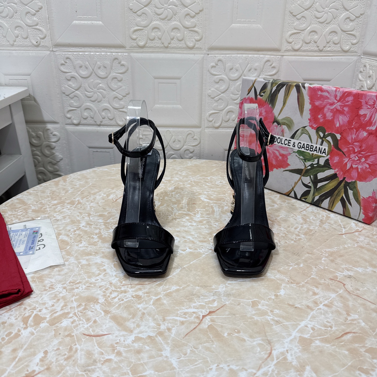 NO:225497,DG. Top version. High quality 2025 new model 1:1 mold opening DG diamond heel sandals upper cowhide/paper leather inner sheepskin heel height: 10.5cm outsole A-grade original apricot leather outsole size SIZE.34–43 (34.42.43 custom made without return or exchange), high heels, Dolce & Gabbana, sandals, high heels, cowhide, sheepskin, Leather soles19860909DG.顶级版本.高品质 2025新款 1:1开模 DG钻跟凉鞋 鞋面牛皮/漆皮 内里羊皮  跟高:10.5cm 大底A级原版杏色真皮大底 码数SIZE.34–43（34.42.43订做不退不换）,高跟鞋,Dolce&Gabbana,sandals,high heels,cowhide,sheepskin,Leather soles,Women's Shoes