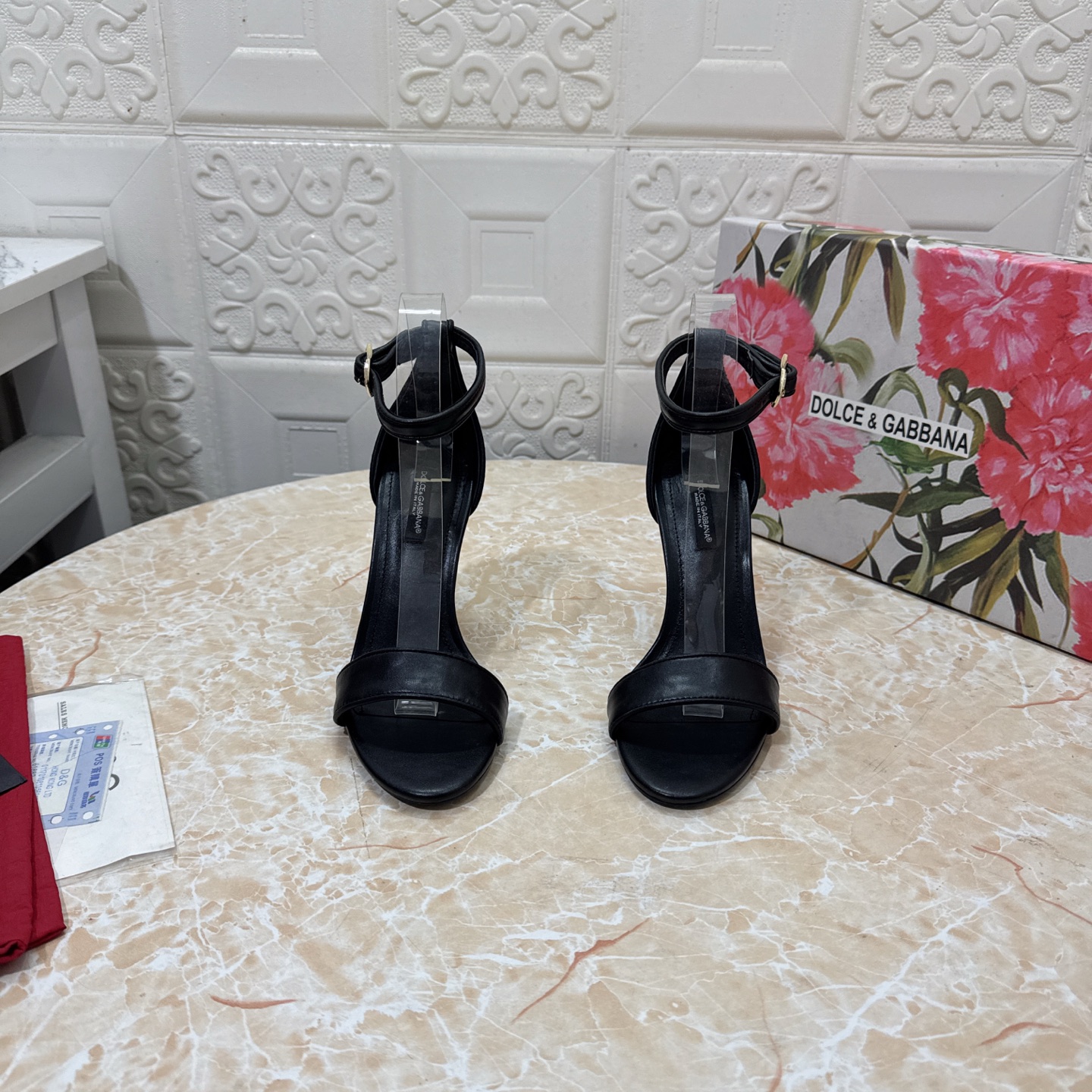 NO:225492,DG. Top version. High quality 2025 new model 1:1 mold opening DG big gold buckle heel sandals upper cowhide inner sheepskin heel height: 10.5cm outsole A-grade original apricot leather outsole size SIZE.34–43 (34.42.43 custom made without return or exchange), high heels, Dolce & Gabbana, sandals, high heels, cowhide, sheepskin, Leather soles19860909DG.顶级版本.高品质 2025新款 1:1开模 DG大金扣跟凉鞋 鞋面牛皮 内里羊皮  跟高:10.5cm 大底A级原版杏色真皮大底 码数SIZE.34–43（34.42.43订做不退不换）,高跟鞋,Dolce&Gabbana,sandals,high heels,cowhide,sheepskin,Leather soles,Women's Shoes