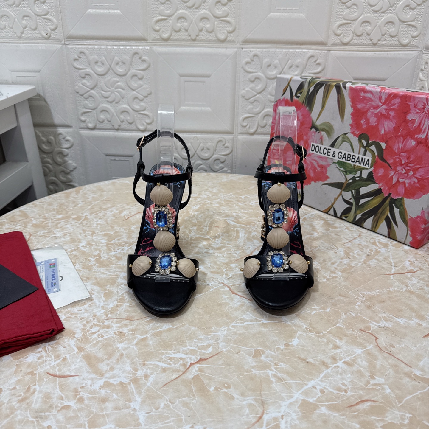 NO:225474,DG. Top version. High quality 2025 new model Exclusive mold opening DG diamond heel sandals Upper cowhide inner sheepskin Heel height: 10.5cm Outsole A-grade original apricot leather outsole Size SIZE.34–43 (34.42.43 custom made without return or exchange), high heels, Dolce & Gabbana, sandals, high heels, cowhide, sheepskin, Leather soles19860909DG.顶级版本.高品质 2025新款 独家开模 DG钻跟凉鞋 鞋面牛皮 内里羊皮  跟高:10.5cm 大底A级原版杏色真皮大底 码数SIZE.34–43（34.42.43订做不退不换）,高跟鞋,Dolce&Gabbana,sandals,high heels,cowhide,sheepskin,Leather soles,Women's Shoes