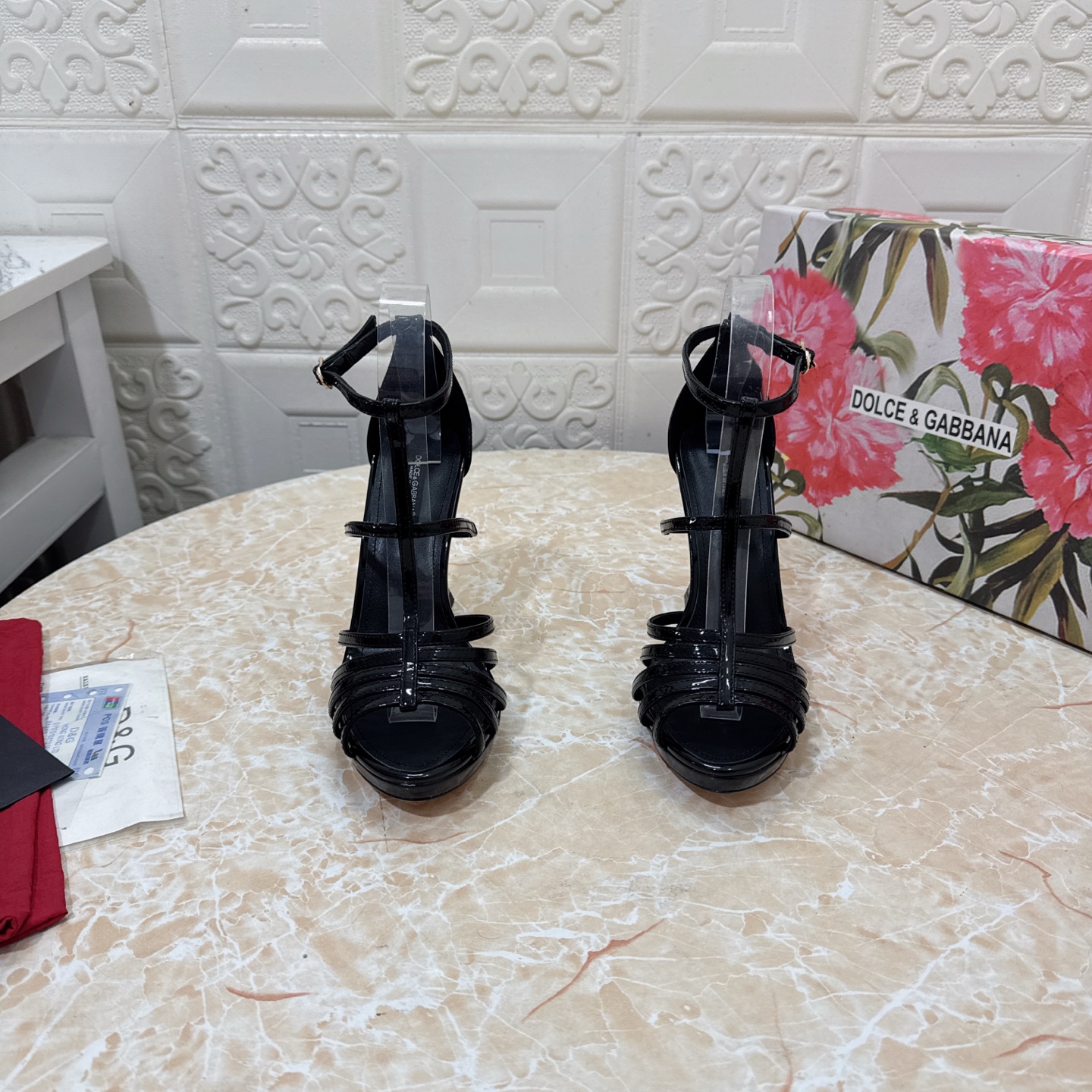 NO:225462,DG. Top version. High quality 2025 new model Exclusive mold opening classic sandals Upper patent leather inner sheepskin Heel height: 12cm Water table 1.5cm Outsole A-class original leather outsole Size SIZE.34–43 (34.42.43 Custom made without return or replacement), high heels, Dolce & Gabbana, sandals, high heels, sheepskin, Leather soles19860909DG.顶级版本.高品质 2025新款 独家开模 经典款凉鞋 鞋面漆皮 内里羊皮  跟高:12cm 水台 1.5cm 大底A级原版真皮大底 码数SIZE.34–43（34.42.43订做不退不换）,高跟鞋,Dolce&Gabbana,sandals,high heels,sheepskin,Leather soles,Women's Shoes