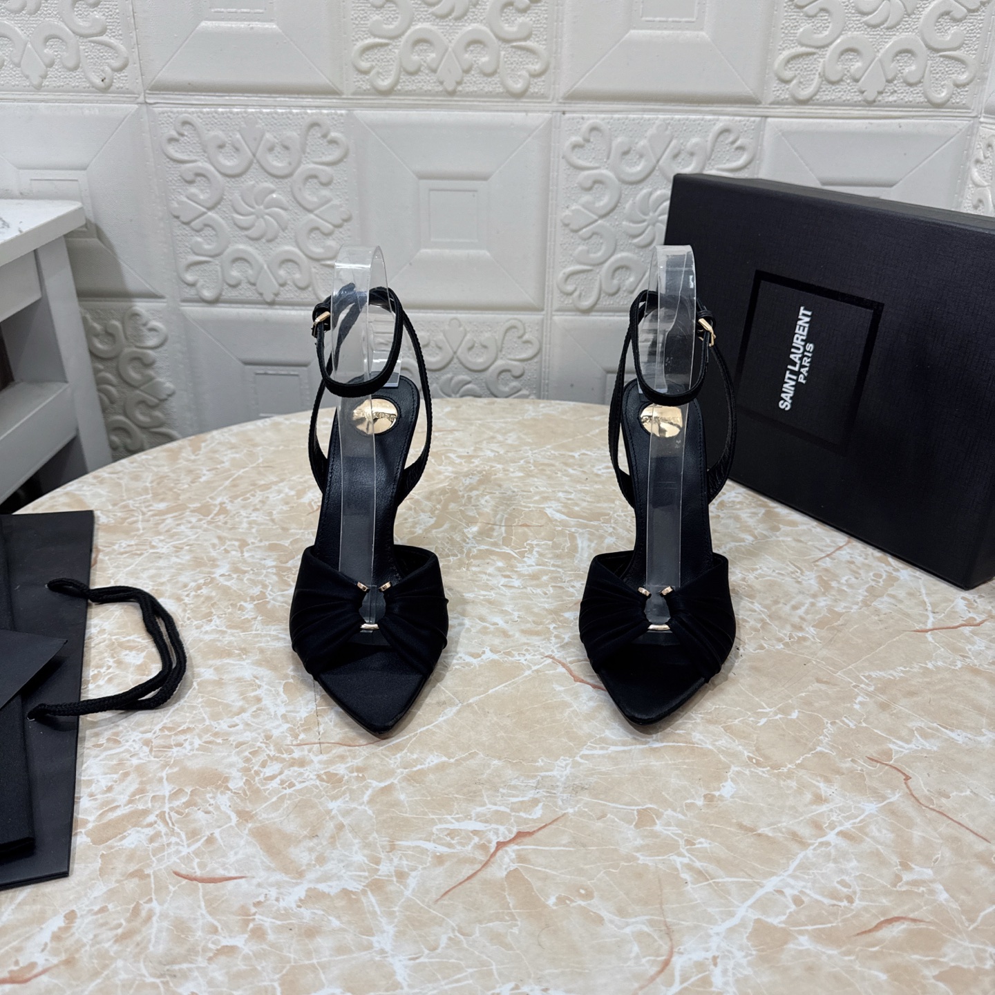 NO:225423,YSL. Top version. High quality. Configure full packaging. 2025 new model. Official website synchronization. 1:1 mold opening. Silk craft sandals. Upper silk. Inner sheepskin. Heel height: 10.5cm. Outsole. A-grade original black leather outsole. Size SIZE.34–43 (34.42.43. Custom made without return or exchange), high heels. saint laurent, sandals, high heels, sheepskin, real silk, Leather soles.19860909YSL.顶级版本.高品质. 配置全套包装 2025新款 官网同步 1:1开模 真丝工艺凉鞋 鞋面真丝 内里羊皮 跟高:10.5cm 大底A级原版黑色真皮大底 码数SIZE.34–43（34.42.43订做不退不换）,高跟鞋,saint laurent,sandals,high heels,sheepskin,real silk,Leather soles,Women's Shoes