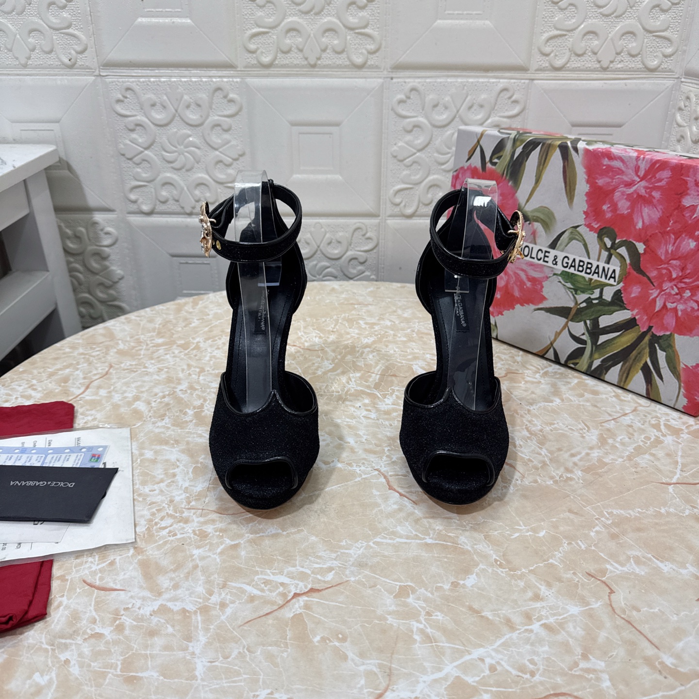 NO:249503,DG. Top version. High quality 2025 new model 1:1 mold opening classic sandals Special material for upper inner sheepskin Heel height: 12cm Water table 1.5cm Outsole A-grade original apricot leather outsole Size SIZE.34–43 (34.42.43 custom made without return or replacement), high heels sandals, Dolce & Gabbana, sandals, high heels, sheepskin, Leather soles19860909DG.顶级版本.高品质 2025新款 1:1开模 经典款凉鞋 鞋面特制材料 内里羊皮  跟高:12cm 水台 1.5cm 大底A级原版杏色真皮大底 码数SIZE.34–43（34.42.43订做不退不换）,高跟鞋凉鞋,Dolce&Gabbana,sandals,high heels,sheepskin,Leather soles,Women's Shoes