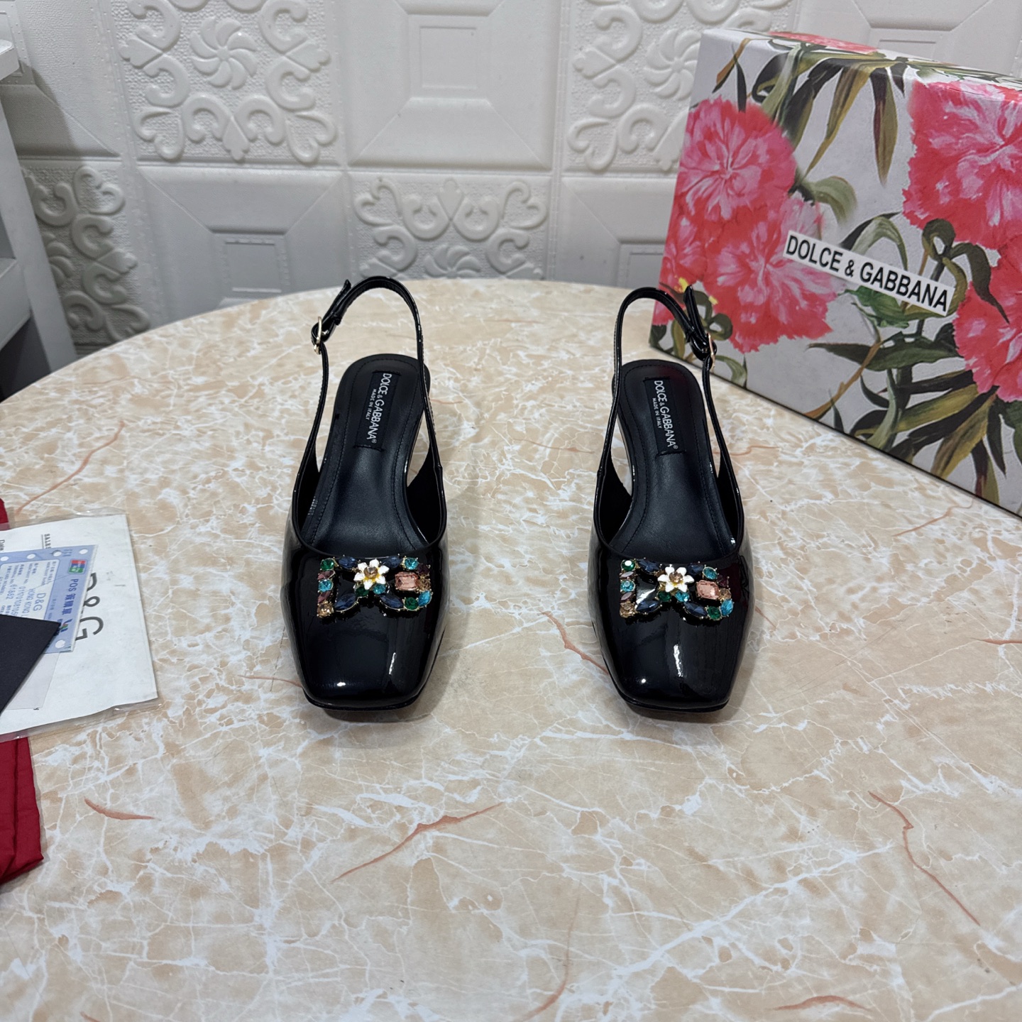 NO:249488,DG. Top version. High quality 2025 new DG rhinestone button sandals, upper patent leather, inner sheepskin, heel height: 4.5cm, outsole, A-class original leather outsole, size SIZE.34–43 (34.42.43 custom made, no return or replacement), sandals, Dolce & Gabbana, sandals, sheepskin, Leather soles19860909DG.顶级版本.高品质 2025新款 DG水钻扣凉鞋 鞋面漆皮 内里羊皮  跟高:4.5cm 大底A级原版真皮大底 码数SIZE.34–43（34.42.43订做不退不换）,凉鞋,Dolce&Gabbana,sandals,sheepskin,Leather soles,Women's Shoes