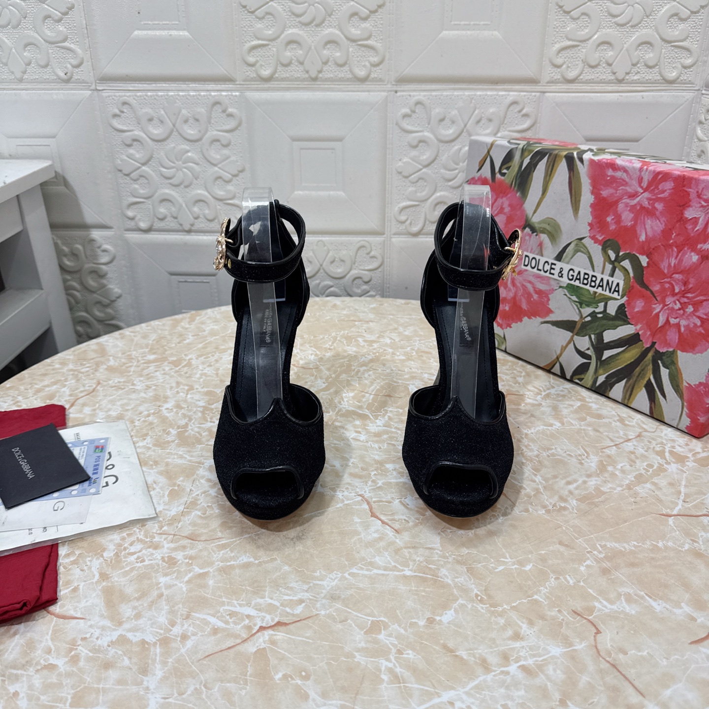 NO:249528,DG. Top version. High quality 2025 new model 1:1 mold opening classic sandals Special material for upper inner sheepskin Heel height: 12cm Water table 1.5cm Outsole A-grade original apricot leather outsole Size SIZE.34–43 (34.42.43 custom made without return or replacement), high heels sandals, Dolce & Gabbana, sandals, high heels, sheepskin, Leather soles19860909DG.顶级版本.高品质 2025新款 1:1开模 经典款凉鞋 鞋面特制材料 内里羊皮  跟高:12cm 水台 1.5cm 大底A级原版杏色真皮大底 码数SIZE.34–43（34.42.43订做不退不换）,高跟鞋凉鞋,Dolce&Gabbana,sandals,high heels,sheepskin,Leather soles,Women's Shoes