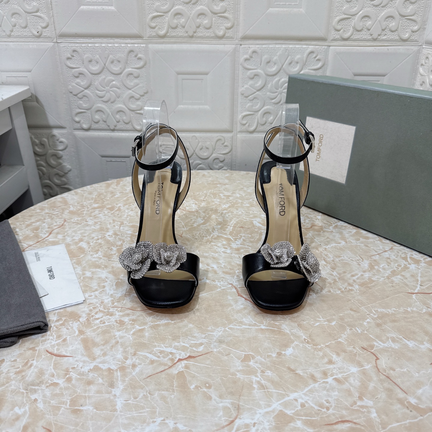NO:250402,TOM FORD Top Version High Quality 2025 New Ram Floral High Heel Sandals Upper Cowhide Foot-up Sheepskin Heel Heel Heel 10.5cm Sole AAA Grade Original Leather Outsole SIZE34-43 (34 42 43 Customized No Returns) P, High Heels, Tom ford, Sandals, High Heels, Cowhide, Sheepskin, Leather Soles19860909TOM FORD顶级版本 高品质 2025新款 水钻花朵高跟凉鞋 鞋面牛皮 垫脚羊皮 跟高10.5cm 鞋底AAA级原版真皮大底 SIZE34-43（34 42 43订做不退换） P,高跟鞋,tom ford,sandals,high heels,cowhide,sheepskin,Leather soles,Women's Shoes