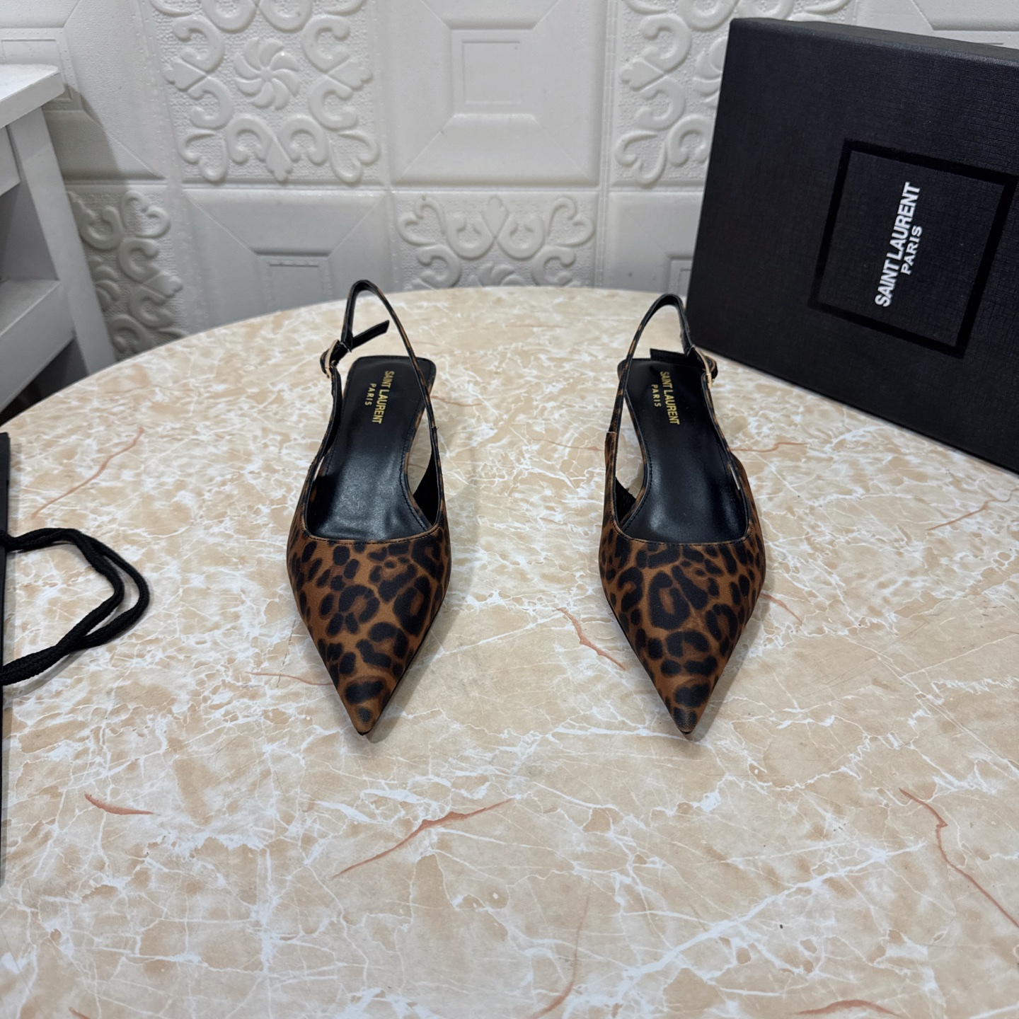 NO:255010,YSL. Top version. High quality. Configure full packaging. 2025 new model. Official website synchronization. 1:1 mold opening. Rear sandals. Upper patent leather. Inner sheepskin. Heel height: 3.5cm. Outsole. A-level original black leather outsole. Size SIZE.34–43 (34.42.43. Custom made without return or replacement), sandals. saint laurent, sandals, sheepskin, Leather soles.19860909YSL.顶级版本.高品质. 配置全套包装 2025新款 官网同步 1:1开模 后空凉鞋 鞋面漆皮 内里羊皮 跟高:3.5cm 大底A级原版黑色真皮大底 码数SIZE.34–43（34.42.43订做不退不换）,凉鞋,saint laurent,sandals,sheepskin,Leather soles,Women's Shoes