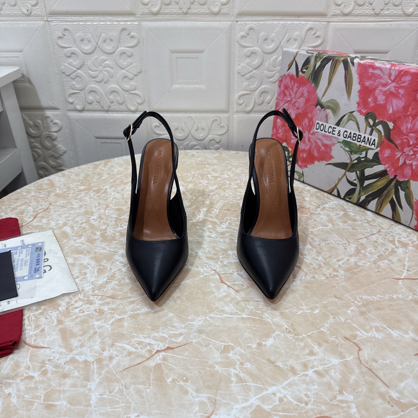 NO:240932,DG. Top version. High quality 2025 new model 1:1 open touch DG heart-shaped buckle decorative sandals, upper patent leather, inner sheepskin, heel height: 10.5cm, outsole, A-class original leather outsole, size SIZE.34–43 (34.42.43 custom made, no return or replacement), high heels, Dolce & Gabbana, sandals, high heels, sheepskin, Leather soles19860909DG.顶级版本.高品质 2025新款 1:1开摸 DG心形扣装饰凉鞋 鞋面漆皮 内里羊皮  跟高:10.5cm 大底A级原版真皮大底 码数SIZE.34–43（34.42.43订做不退不换）,高跟鞋凉鞋,Dolce&Gabbana,sandals,high heels,sheepskin,Leather soles,Women's Shoes