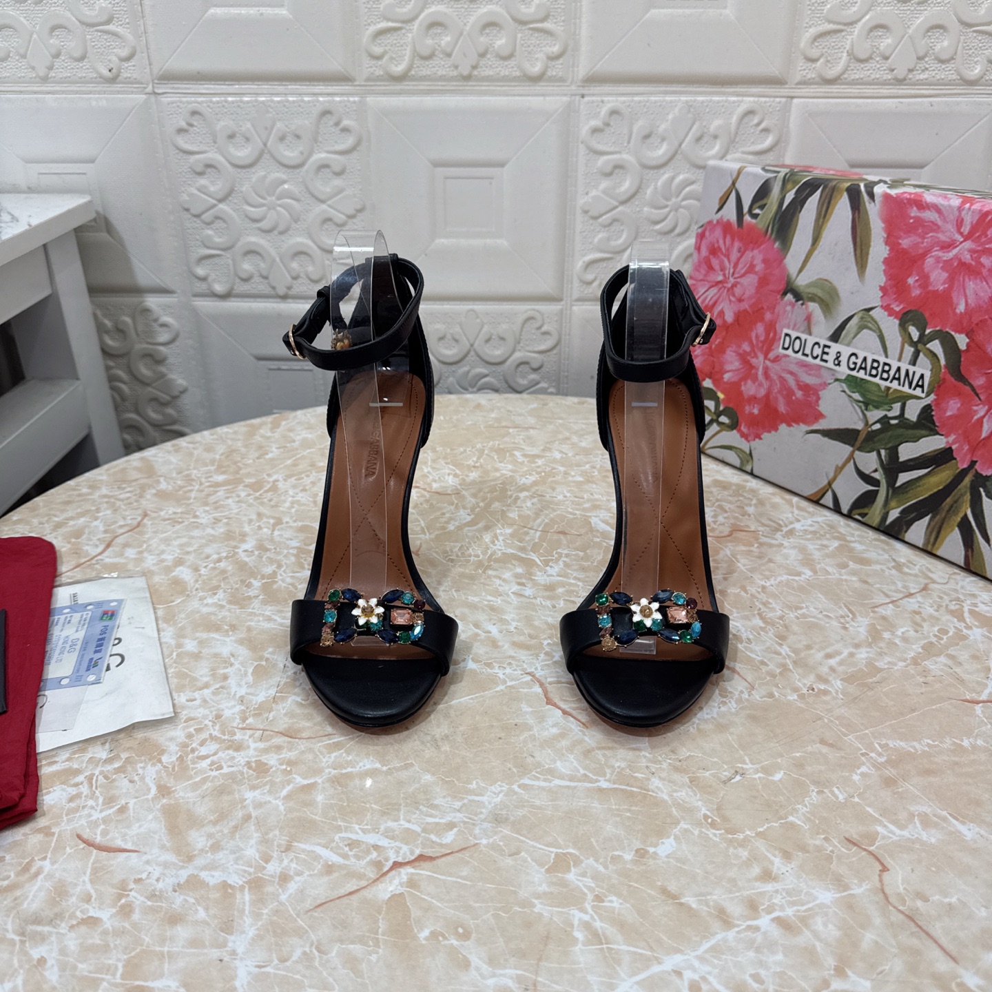 NO:265043,DG. Top version. High quality 2025 new model 1:1 open touch Rhinestone buckle decorative sandals, upper cowhide, inner sheepskin, heel height: 10.5cm, outsole, A-class original leather outsole, size SIZE.34–43 (34.42.43 custom made, no return or exchange), high heels, Dolce & Gabbana, sandals, high heels, cowhide, sheepskin, Leather soles19860909DG.顶级版本.高品质 2025新款 1:1开摸 水钻扣装饰凉鞋 鞋面牛皮 内里羊皮  跟高:10.5cm 大底A级原版真皮大底 码数SIZE.34–43（34.42.43订做不退不换）,高跟鞋凉鞋,Dolce&Gabbana,sandals,high heels,cowhide,sheepskin,Leather soles,Women's Shoes