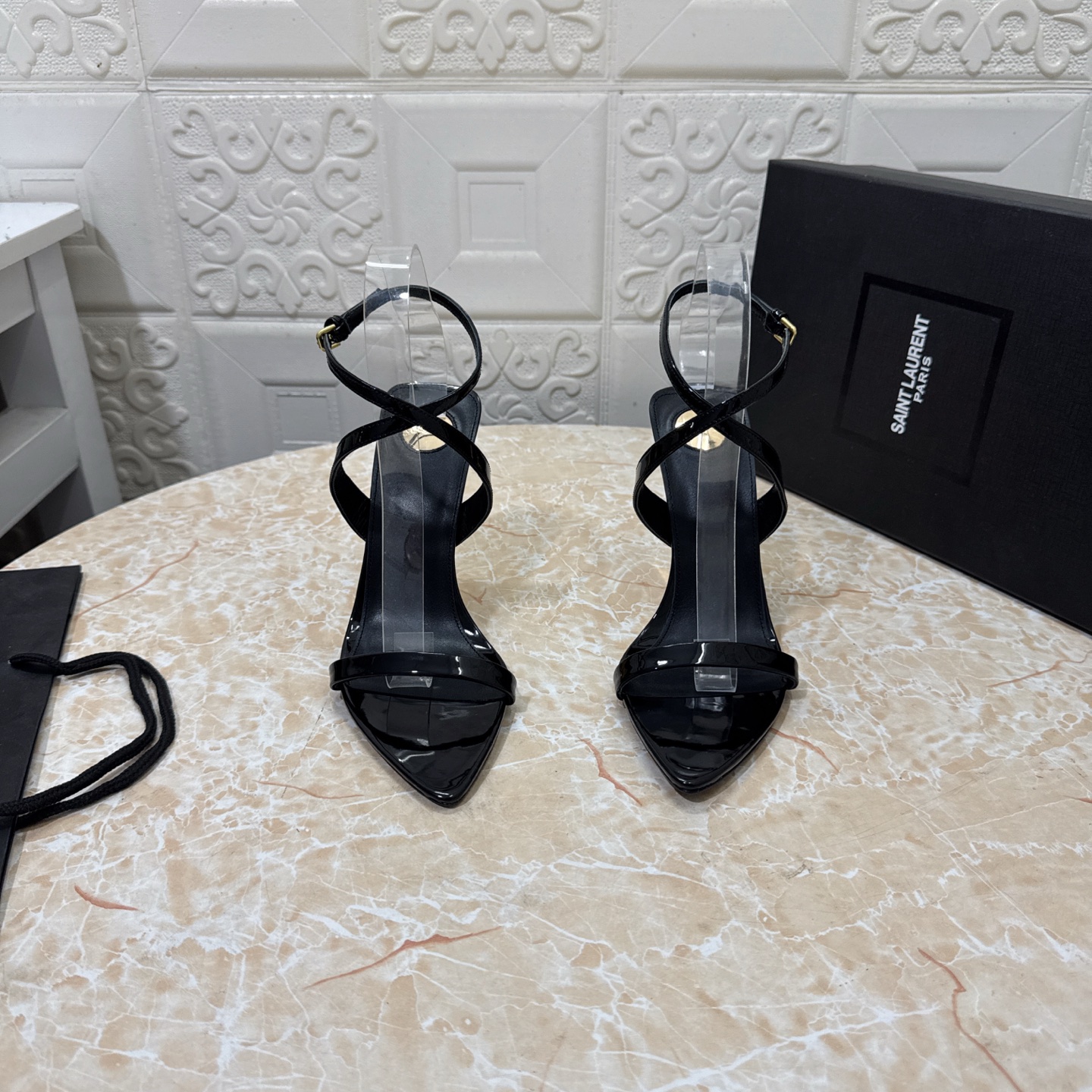 NO:265028,YSL. Top version. High quality. Configure full packaging. 2025 new model. Official website synchronization. 1:1 mold opening. Thin heel sandals. Upper cowhide/paper leather. Inner sheepskin. Heel height: 10.5cm. Outsole. A-level original black leather outsole. Size SIZE.34–43 (34.42.43. Custom made without return or replacement), high heels. saint laurent, sandals, high heels, cowhide, sheepskin, Leather soles19860909YSL.顶级版本.高品质. 配置全套包装 2025新款 官网同步 1:1开模 细跟凉鞋 鞋面牛皮/漆皮 内里羊皮 跟高:10.5cm 大底A级原版黑色真皮大底 码数SIZE.34–43（34.42.43订做不退不换）,高跟鞋凉鞋,saint laurent,sandals,high heels,cowhide,sheepskin,Leather soles,Women's Shoes