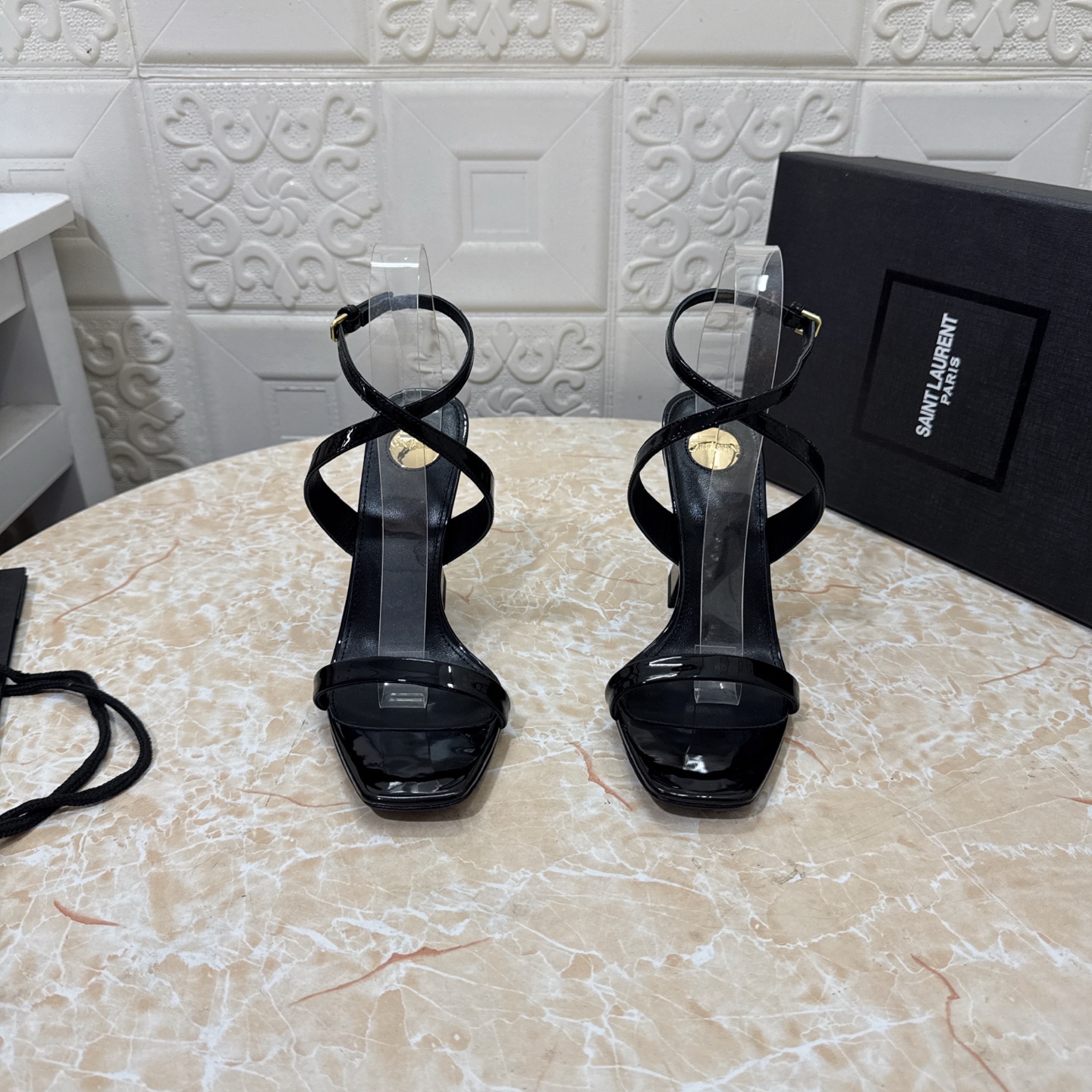 NO:265742,YSL. Top version. High quality. Configure full packaging. 2025 new model. Official website synchronization. 1:1 mold opening. Thin heel sandals. Upper patent leather. Inner sheepskin. Heel height: 10.5cm. Outsole. A-level original black leather outsole. Size SIZE.34–43 (34.42.43. Custom made without return or replacement), high heels. saint laurent, sandals, high heels, sheepskin, Leather soles.19860909YSL.顶级版本.高品质. 配置全套包装 2025新款 官网同步 1:1开模 细跟凉鞋 鞋面漆皮 内里羊皮 跟高:10.5cm 大底A级原版黑色真皮大底 码数SIZE.34–43（34.42.43订做不退不换）,高跟鞋凉鞋,saint laurent,sandals,high heels,sheepskin,Leather soles,Women's Shoes