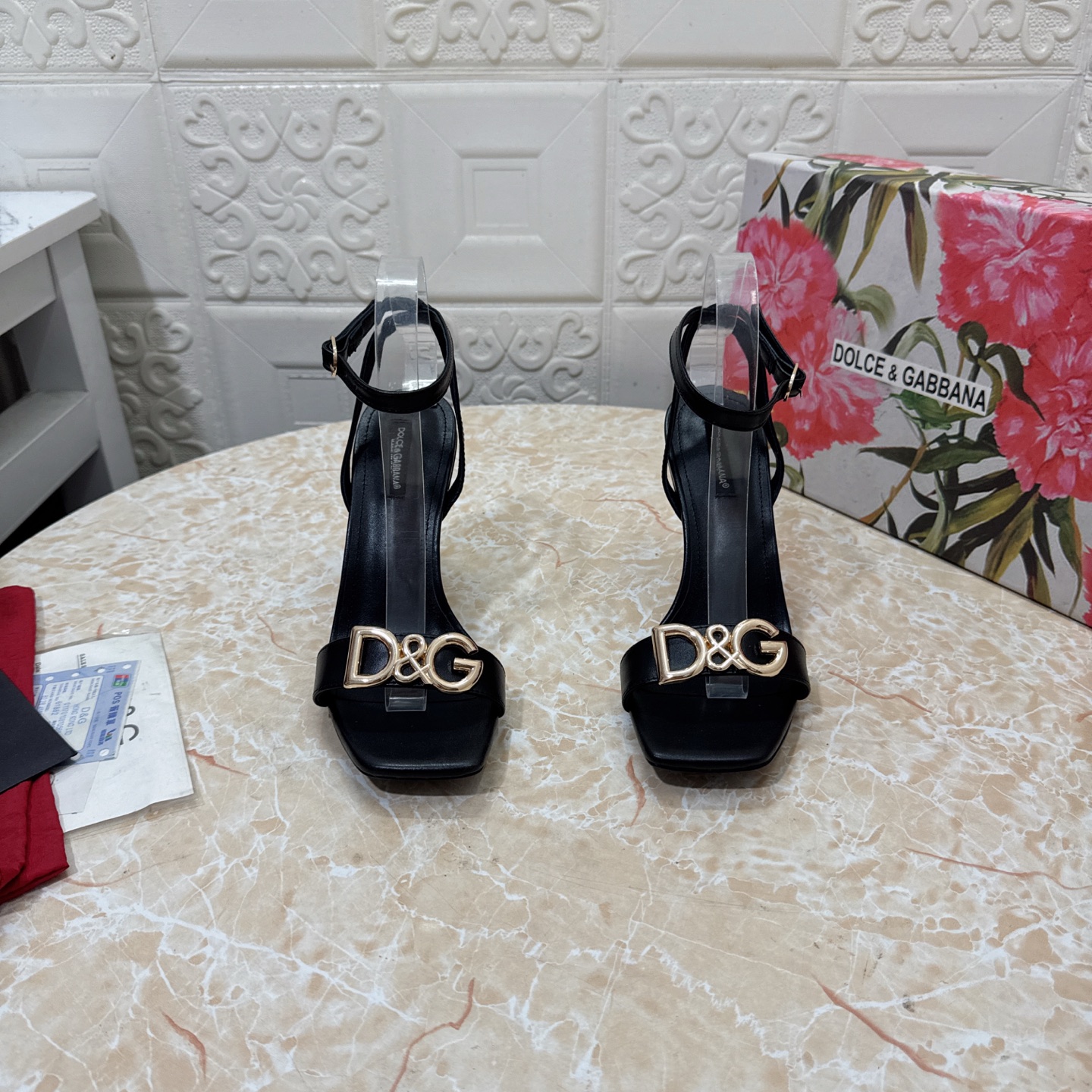 NO:382974,DG. Top version. High quality 2025 new model Exclusive mold opening DG big gold buckle heel sandals upper cowhide/paper leather inner sheepskin heel height: 10.5cm outsole A-grade original leather outsole size SIZE.34–43 (34.42.43 custom made without return or exchange), high heels sandals, sandals, high heels, cowhide, sheepskin, Leather soles19860909DG.顶级版本.高品质 2025新款 独家开模 DG大金扣跟凉鞋 鞋面牛皮/漆皮 内里羊皮  跟高:10.5cm 大底A级原版真皮大底 码数SIZE.34–43（34.42.43订做不退不换）,高跟鞋凉鞋,sandals,high heels,cowhide,sheepskin,Leather soles,Women's Shoes
