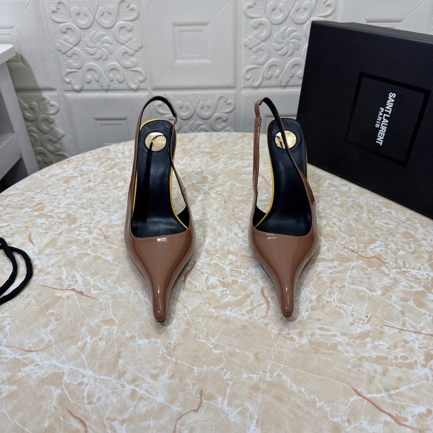 NO:392612,YSL. Top version. High quality. Configure full packaging. 2025 new model. Official website synchronization. 1:1 mold opening. Pointed toe empty shoes. Upper patent leather/silk. Inner sheepskin. Heel height: 10.5cm. Outsole. A-level original black leather outsole. Size SIZE.34–43 (34.42.43. Custom made without return or replacement), high heels, saint laurent, sandals, high heels, sheepskin, real silk, Leather soles19860909YSL.顶级版本.高品质. 配置全套包装 2025新款 官网同步 1:1开模 尖头后空鞋 鞋面漆皮/真丝 内里羊皮 跟高:10.5cm 大底A级原版黑色真皮大底 码数SIZE.34–43（34.42.43订做不退不换）,高跟鞋凉鞋,saint laurent,sandals,high heels,sheepskin,real silk,Leather soles,Women's Shoes
