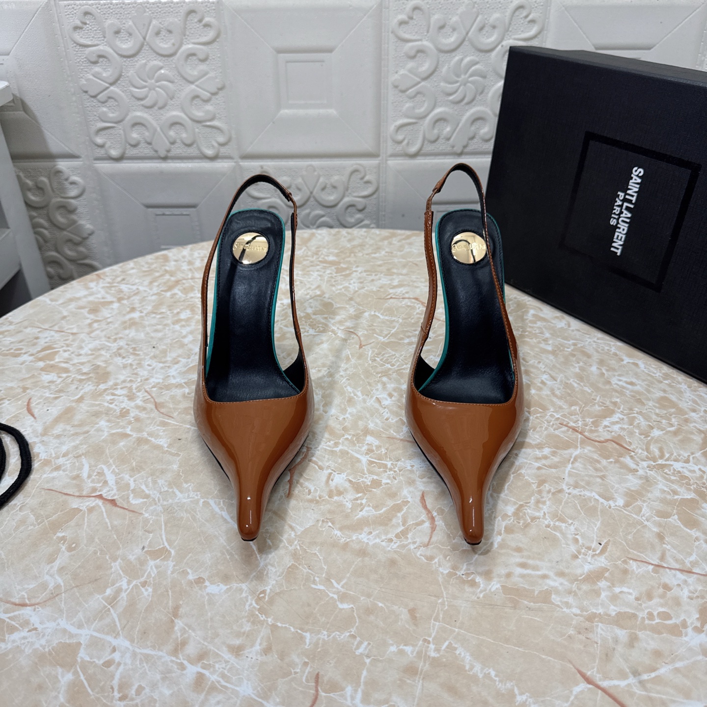 NO:392616,YSL. Top version. High quality. Configure full packaging. 2025 new model. Official website synchronization. 1:1 mold opening. Pointed toe empty shoes. Upper patent leather/silk. Inner sheepskin. Heel height: 10.5cm. Outsole. A-level original black leather outsole. Size SIZE.34–43 (34.42.43. Custom made without return). High heels. Sandals. saint laurent, sandals, high heels, sheepskin, real silk, Leather soles.19860909YSL.顶级版本.高品质. 配置全套包装 2025新款 官网同步 1:1开模 尖头后空鞋 鞋面漆皮/真丝 内里羊皮 跟高:10.5cm 大底A级原版黑色真皮大底 码数SIZE.34–43（34.42.43订做不退换）,高跟鞋凉鞋,saint laurent,sandals,high heels,sheepskin,real silk,Leather soles,Women's Shoes