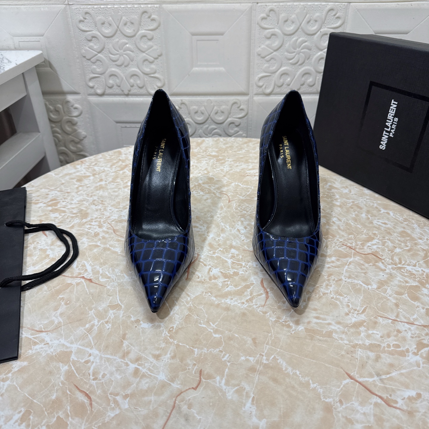 NO:404922,YSL. Top version. High quality. Configure full packaging. 2025 new model. Official website synchronization. 1:1 mold opening. Brand letter heel shoes. Upper stone pattern/paper leather/leopard print. Inner sheepskin. Heel height: 10.5cm. Outsole. A-grade original black leather outsole. Size SIZE.34–43 (34.42.43. Customized, no return or replacement), high heels. Single shoes, saint laurent, high heels, sheepskin, Leather soles19860909YSL.顶级版本.高品质. 配置全套包装 2025新款 官网同步 1:1开模 品牌字母跟单鞋 鞋面石头纹/漆皮/豹纹 内里羊皮 跟高:10.5cm 大底A级原版黑色真皮大底 码数SIZE.34–43（34.42.43订做不退不换）,高跟鞋单鞋,saint laurent,high heels,sheepskin,Leather soles,Women's Shoes