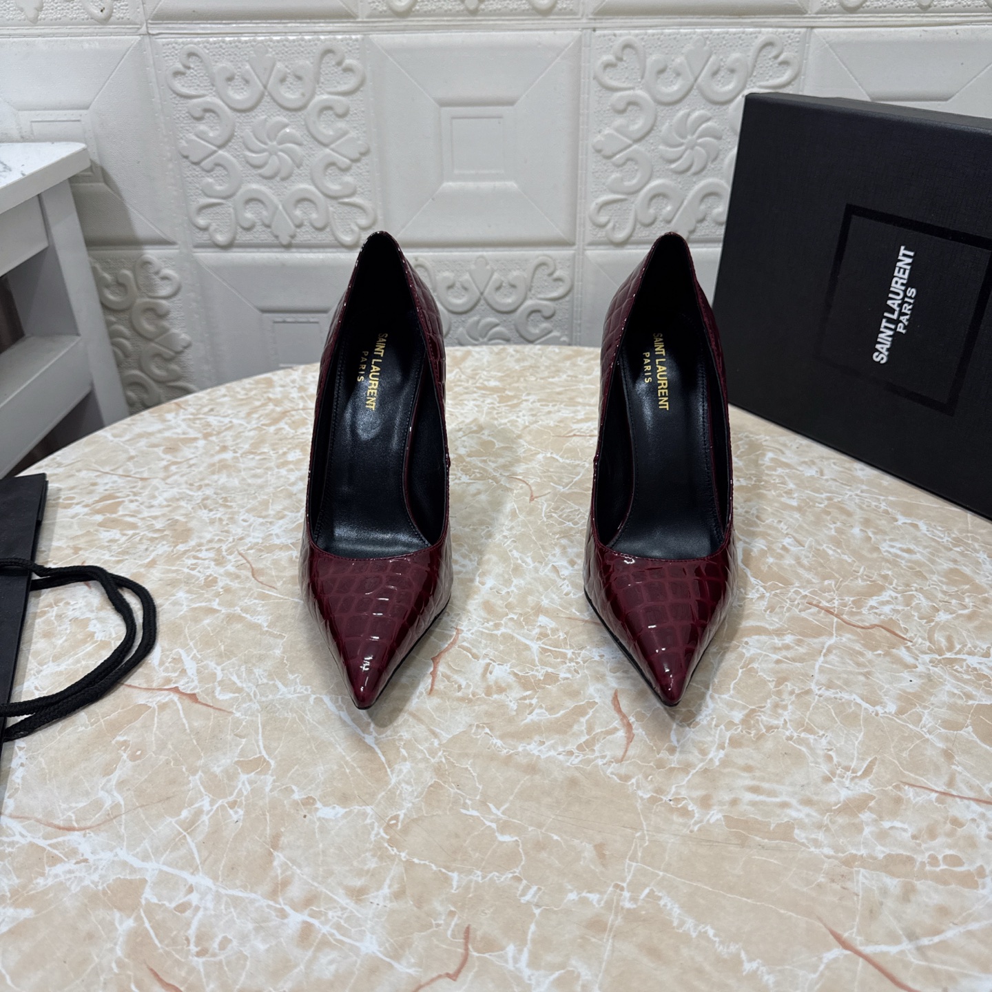 NO:404917,YSL. Top version. High quality. Configure full packaging 2025 classic style 1:1 mold opening brand letter heel shoes, upper stone pattern/paper leather/leopard print inner sheepskin heel height: 10.5cm outsole A-grade original black leather outsole size SIZE.34–43 (34.42.43 custom made, no return or exchange), high heels single shoes, saint laurent, high heels, sheepskin, Leather soles19860909YSL.顶级版本.高品质. 配置全套包装 2025经典款式 1:1开模 品牌字母跟单鞋 鞋面石头纹/漆皮/豹纹 内里羊皮 跟高:10.5cm 大底A级原版黑色真皮大底 码数SIZE.34–43（34.42.43订做不退不换）,高跟鞋单鞋,saint laurent,high heels,sheepskin,Leather soles,Women's Shoes