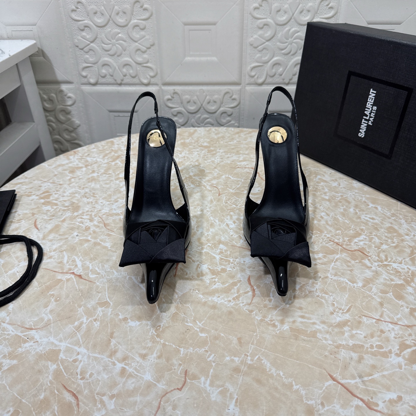 NO:408103,YSL. Top version. High quality. Configure full packaging. 2025 new model. Official website synchronization. 1:1 mold opening. Flower decoration. Pointed toe empty shoes. Upper silk. Inner sheepskin. Heel height: 10.5cm. Outsole. A-level original black leather outsole. Size SIZE.34–43 (34.42.43. Custom made without return or replacement), high heels. saint laurent, sandals, high heels, sheepskin, real silk, Leather soles.19860909YSL.顶级版本.高品质. 配置全套包装 2025新款 官网同步 1:1开模 花朵装饰 尖头后空鞋 鞋面真丝 内里羊皮 跟高:10.5cm 大底A级原版黑色真皮大底 码数SIZE.34–43（34.42.43订做不退不换）,高跟鞋凉鞋,saint laurent,sandals,high heels,sheepskin,real silk,Leather soles,Women's Shoes