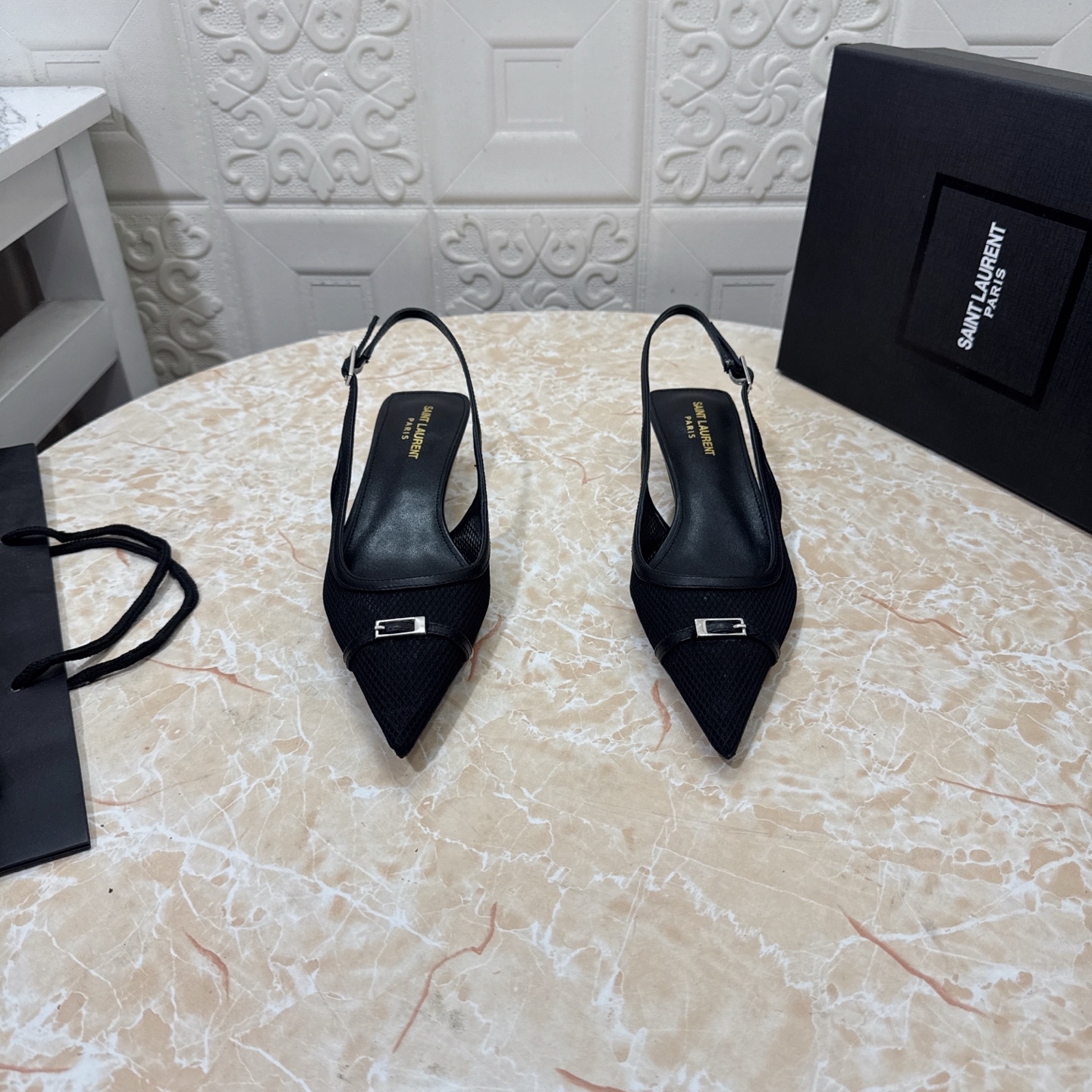 NO:411592,YSL. Top version. High quality. Configure full packaging. 2025 new model. Official website synchronization. 1:1 mold opening. Thin heel sandals. Upper mesh. Inner sheepskin. Heel height: 3.5cm. Outsole. A-level original leather outsole. Size SIZE.34–43 (34.42.43. Custom made without return or replacement), sandals. saint laurent, sandals, sheepskin, Leather soles19860909YSL.顶级版本.高品质. 配置全套包装 2025新款 官网同步 1:1开模 细跟凉鞋 鞋面网纱 内里羊皮 跟高:3.5cm 大底A级原版真皮大底 码数SIZE.34–43（34.42.43订做不退不换）,凉鞋,saint laurent,sandals,sheepskin,Leather soles,Women's Shoes