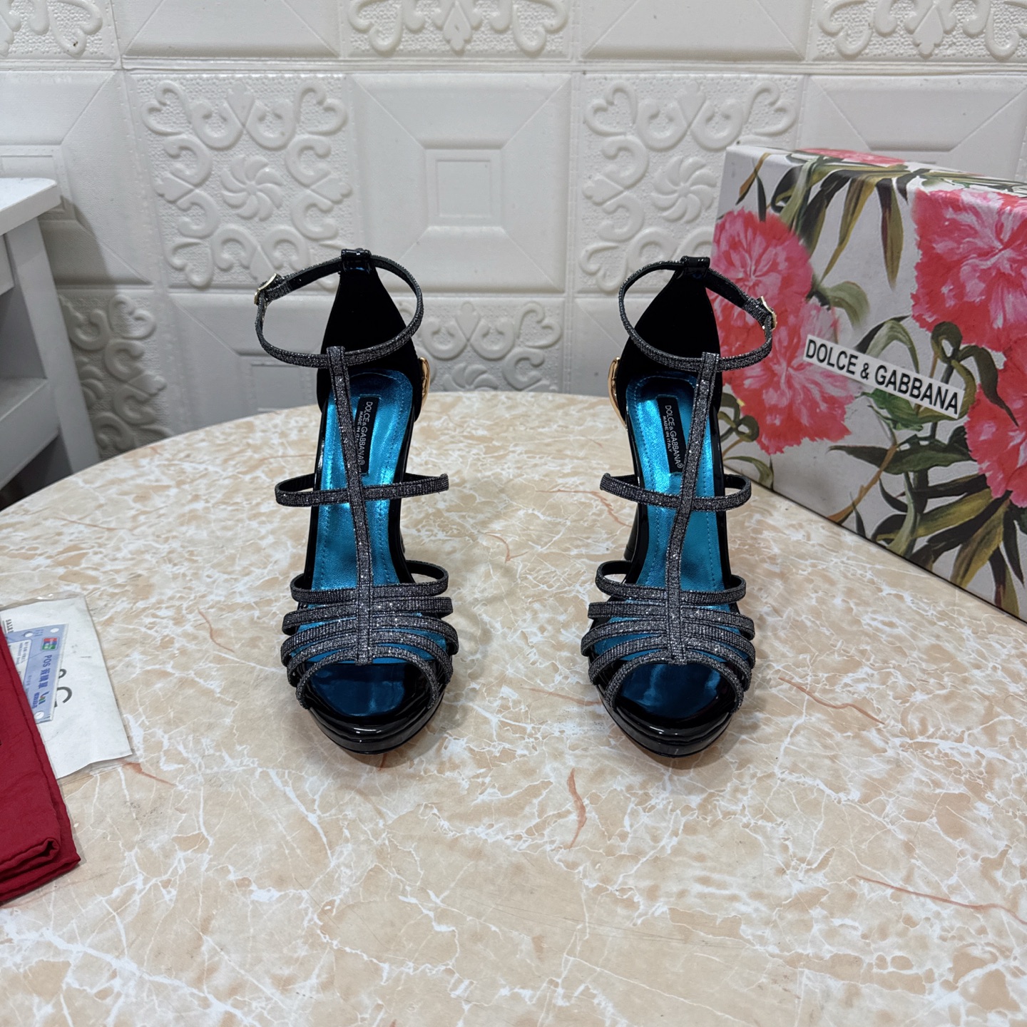 NO:414805,DG. Top version. High quality 2025 new model 1:1 mold opening classic sandals Special material for upper inner sheepskin Heel height: 12cm Water table 1.5cm Outsole A-grade original apricot leather outsole Size SIZE.34–43 (34.42.43 custom made without return or replacement), high heels sandals, sandals, high heels, sheepskin, Leather soles19860909DG.顶级版本.高品质 2025新款 1:1开模 经典款凉鞋 鞋面特制材料 内里羊皮  跟高:12cm 水台 1.5cm 大底A级原版杏色真皮大底 码数SIZE.34–43（34.42.43订做不退不换）,高跟鞋凉鞋,sandals,high heels,sheepskin,Leather soles,Women's Shoes