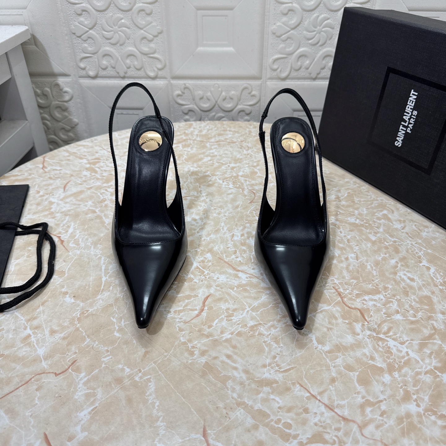 NO:559497,YSL. Top version. High quality. Equipped with complete packaging. 2025 new model. Official website synchronization. 1:1 molded stiletto high heels. Patent leather upper. Sheepskin lining. Heel height: 10.5. Outsole. A-grade original black leather outsole. Size SIZE.34–43 (34.42.43 custom-made, non-refundable and non-exchangeable). High-heeled sandals, saint laurent, sandals, high heels, sheepskin, Leather soles19860909YSL.顶级版本.高品质. 配置全套包装 2025新款 官网同步 1:1开模细跟高跟鞋 鞋面漆皮 内里羊皮 跟高:10.5 大底A级原版黑色真皮大底 码数SIZE.34–43（34.42.43订做不退不换）,高跟鞋凉鞋,saint laurent,sandals,high heels,sheepskin,Leather soles,Women's Shoes