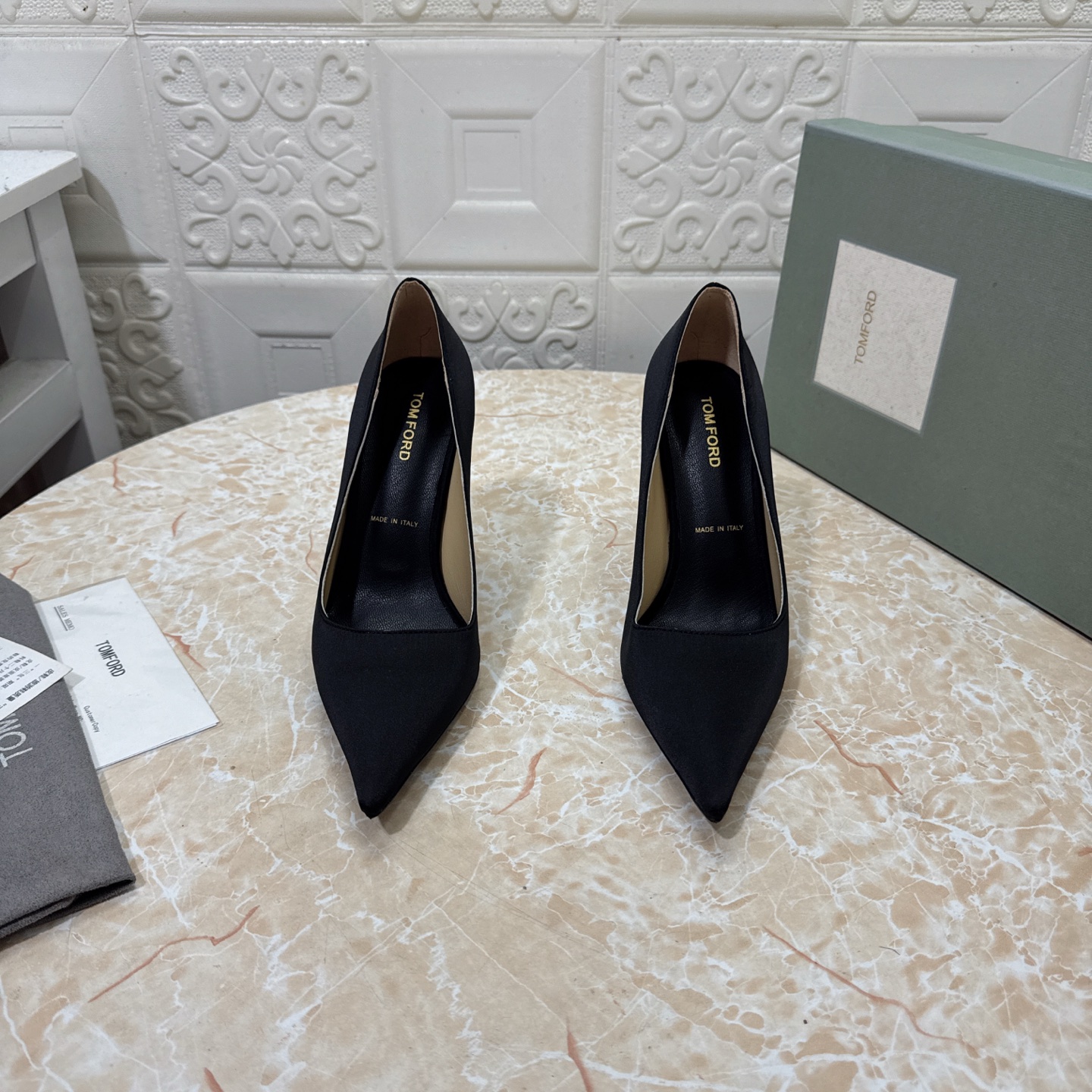 NO:559494,TOM FORD top version, high quality, 2025 new model, 1:1 mold opening, high-heeled shoes, silk upper, sheepskin, heel height 10.5cm, sole AAA original genuine leather outsole SIZE34-43 (34 42 43 customized, non-returnable) P, high-heeled shoes, tom ford, high heels, sheepskin, real silk, Leather soles19860909TOM FORD顶级版本 高品质 2025新款 1:1开模 高跟单鞋 鞋面真丝 垫脚羊皮 跟高10.5cm 鞋底AAA级原版真皮大底 SIZE34-43（34 42 43订做不退换） P,高跟鞋单鞋,tom ford,high heels,sheepskin,real silk,Leather soles,Women's Shoes