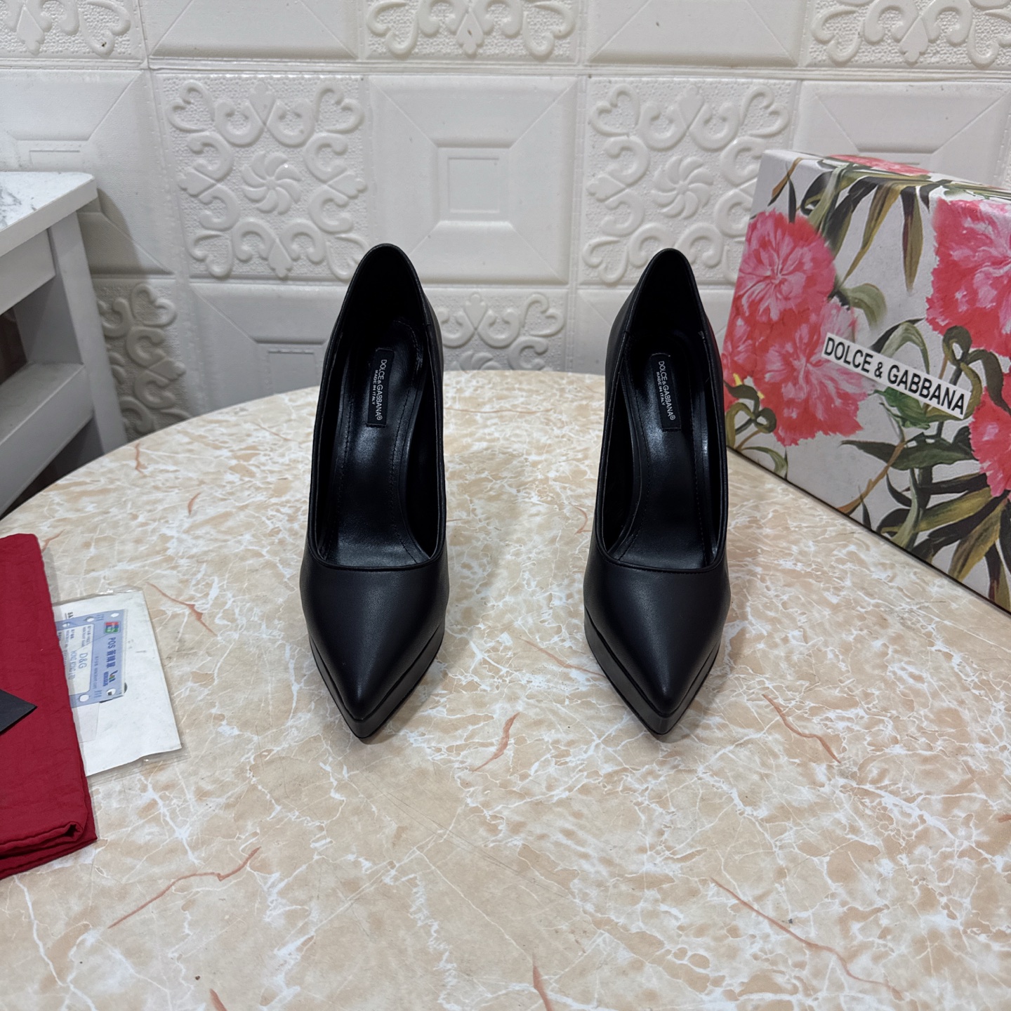 NO:592774,DG. Top version. High quality 2025 exclusive new waterproof platform DG pearl heel shoes Upper cowhide Leather lining Sheepskin Heel height: front water platform 1.5cm High heel 12cm outsole A-grade original black leather outsole Size size SIZE.34–43 (34.42.43 custom-made, non-refundable and non-exchangeable), high-heeled shoes, high heels, cowhide, sheepskin, Leather soles19860909DG.顶级版本.高品质 2025独家新款 防水台 DG珍珠跟单鞋 鞋面牛皮 内里羊皮  跟高:前水台1.5cm 高跟 12cm 大底A级原版黑色真皮大底 码数SIZE.34–43（34.42.43订做不退不换）,高跟鞋单鞋,high heels,cowhide,sheepskin,Leather soles,Women's Shoes