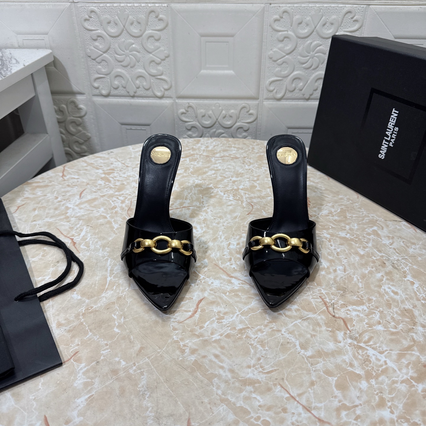 NO:669659,YSL. Top version. High quality. Equipped with a full set of packaging. New model synchronized with the official website. 1:1 molded special-shaped heels. Patent leather upper. Sheepskin lining. Heel height: 10.5. Outsole. Grade A original black leather outsole. Size SIZE.34–43 (34.42.43 custom-made, non-refundable and non-exchangeable). High-heeled shoes, saint laurent, high heels, slippers, sheepskin, Leather soles19860909YSL.顶级版本.高品质. 配置全套包装 新款 官网同步 1:1开模异形跟高跟鞋 鞋面漆皮 内里羊皮 跟高:10.5 大底A级原版黑色真皮大底 码数SIZE.34–43（34.42.43订做不退不换）,高跟鞋拖鞋,saint laurent,high heels,slippers,sheepskin,Leather soles,Women's Shoes