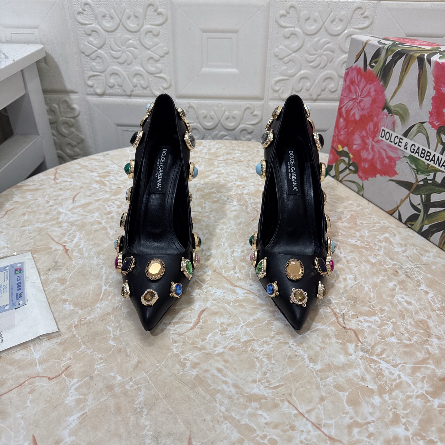 NO:681343,DG. Top version. High quality 2026 early spring new model. Counter synchronization 1:1 mold opening. Heavy industry to create rhinestone design shoes. Patent leather upper. Sheepskin lining. Heel height: 10.5cm. Outsole. Grade A original black leather outsole. Size SIZE.34–43 (34.42.43 is custom-made and cannot be returned or exchanged). High-heeled shoes, high heels, sheepskin, Leather soles19860909DG.顶级版本.高品质 2026早春新款 专柜同步 1:1开模 重工打造水钻设计单鞋 鞋面漆皮 内里羊皮  跟高:10.5cm 大底A级原版黑色真皮大底 码数SIZE.34–43（34.42.43订做不退不换）,高跟鞋单鞋,high heels,sheepskin,Leather soles,Women's Shoes