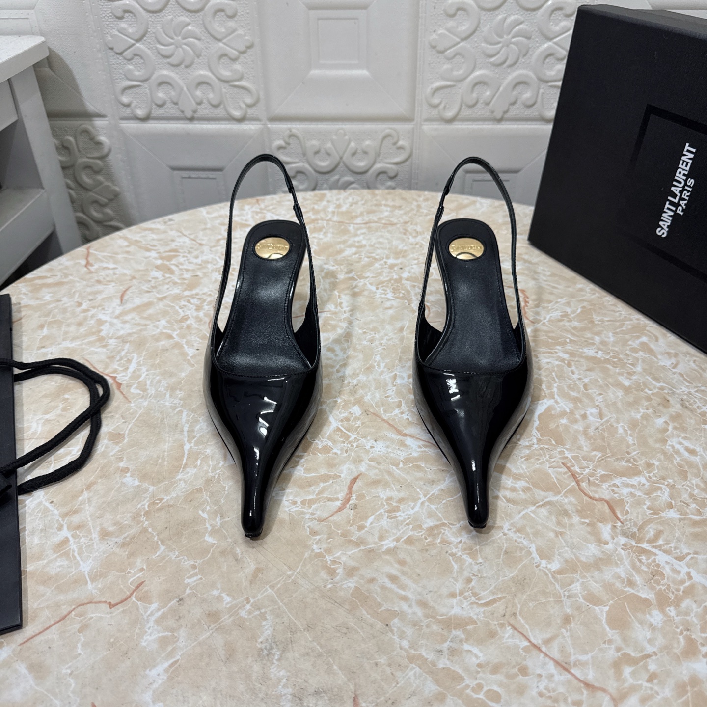 NO:694137,YSL. Top version. High quality. Equipped with a full set of packaging. 2025 new model. Official website synchronization. 1:1 molded wedge heel and empty shoes. Upper patent leather/silk. Sheepskin lining. Heel height: 6.5. Outsole. Grade A original black genuine leather outsole. Size SIZE.34–43 (34.42.43 custom-made, non-refundable and non-exchangeable). High-heeled sandals, saint laurent, sandals, high heels, sheepskin, real  silk,leather soles19860909YSL.顶级版本.高品质. 配置全套包装 2025新款 官网同步 1:1开模坡跟后空鞋 鞋面漆皮 /真丝 内里羊皮 跟高:6.5 大底A级原版黑色真皮大底 码数SIZE.34–43（34.42.43订做不退不换）,高跟鞋凉鞋,saint laurent,sandals,high heels,sheepskin,real silk,Leather soles,Women's Shoes