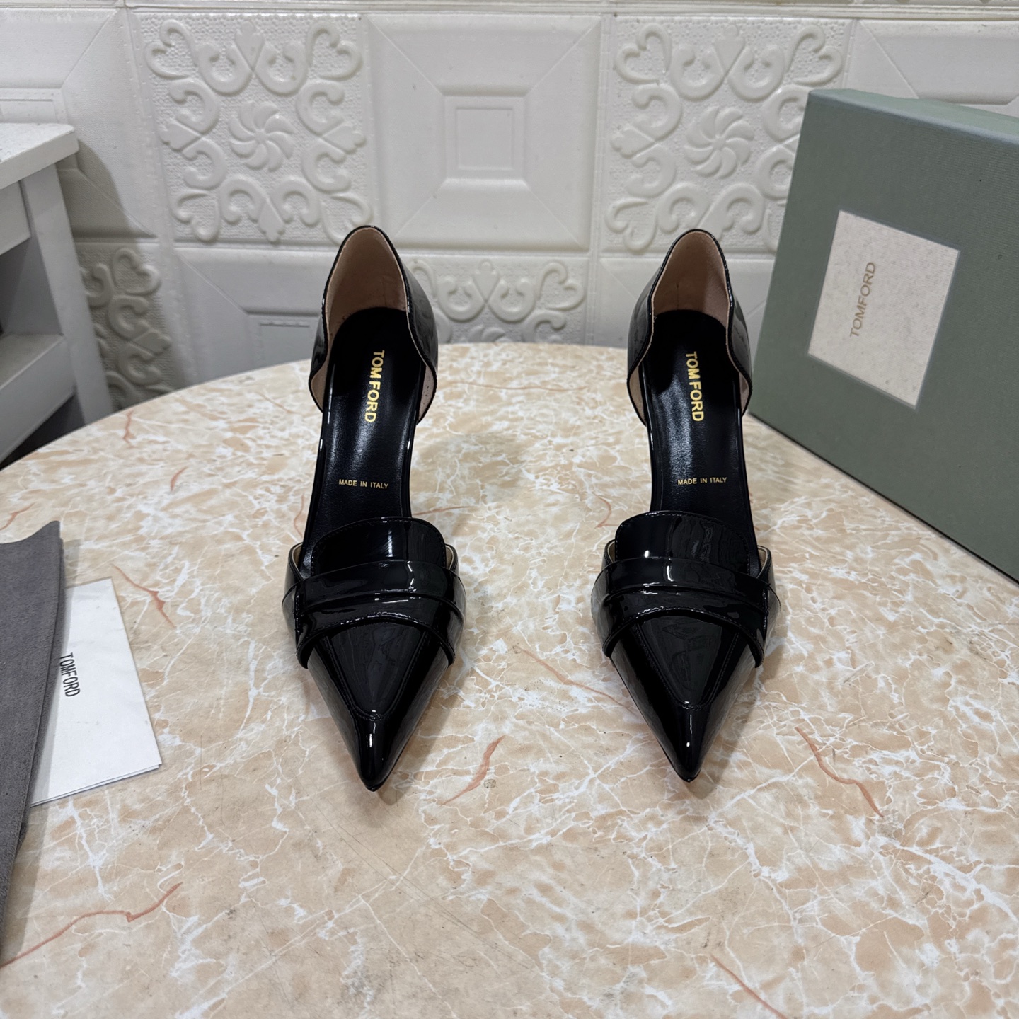 NO:694131,TOM FORD top version, high quality, 2026 new model, 1:1 mold opening, high heels, upper: patent leather, sheepskin, heel height 10.5cm, sole AAA original genuine leather outsole SIZE34-43 (34 42 43 customized, non-refundable) P, high heels sandals, tom ford, sandals, high heels, sheepskin, Leather soles19860909TOM FORD顶级版本 高品质 2026新款 1:1开模 高跟鞋 鞋面: 漆皮 垫脚羊皮 跟高10.5cm 鞋底AAA级原版真皮大底 SIZE34-43（34 42 43订做不退换） P,高跟鞋凉鞋,tom ford,sandals,high heels,sheepskin,Leather soles,Women's Shoes