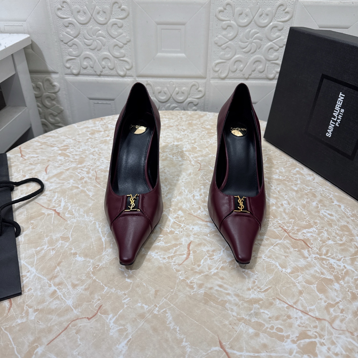 NO:705728,YSL. Top version. High quality. Equipped with a full set of packaging. 2026 new logo buckle high-heeled shoes. Upper cowhide. Sheepskin lining. Heel height: 10.5cm. Outsole. Grade A original black leather outsole. Size SIZE.34–43 (34.42.43 custom-made, non-refundable and non-exchangeable). High-heeled sandals, saint laurent, sandals, high heels, cowhide, sheepskin, Leather soles19860909YSL.顶级版本.高品质. 配置全套包装 2026新款Logo扣高跟单鞋 鞋面牛皮 内里羊皮 跟高:10.5cm 大底A级原版黑色真皮大底 码数SIZE.34–43（34.42.43订做不退不换）,高跟鞋凉鞋,saint laurent,sandals,high heels,cowhide,sheepskin,Leather soles,Women's Shoes