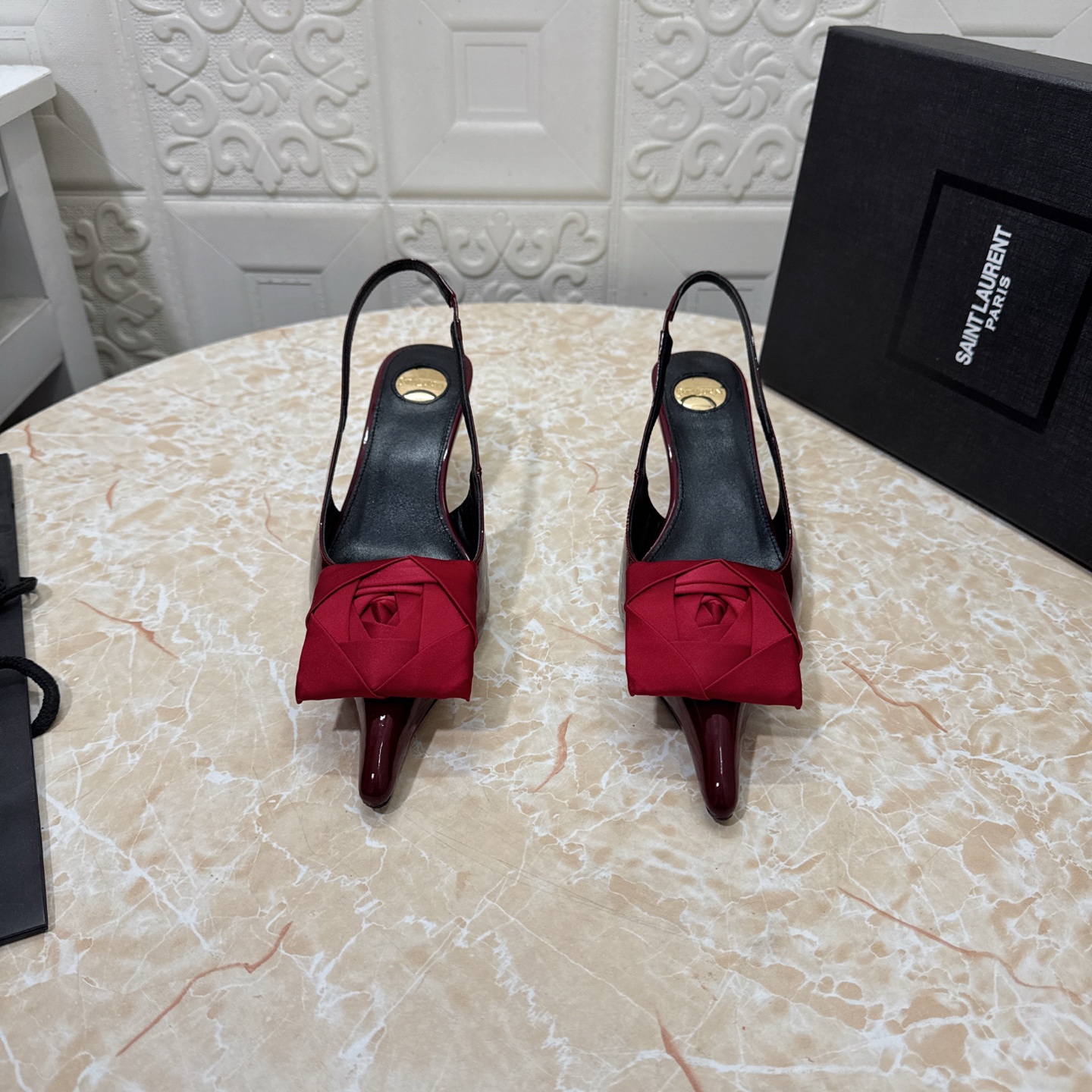 NO:706364,YSL. Top version. High quality. Equipped with a full set of packaging. 2026 new model. Official website synchronization. 1:1 open mold flower decoration. Wedge back empty shoes. Patent leather upper/silk/leopard print. Sheepskin lining. Heel height: 6.5. Outsole. A-grade original black leather outsole. Size SIZE.34–43 (34.42.43 custom-made, non-refundable and non-exchangeable). High-heeled sandals, saint laurent, sandals, high  heels,sheepskin,real silk,Leather soles19860909YSL.顶级版本.高品质. 配置全套包装 2026新款 官网同步 1:1开模花朵装饰 坡跟后空鞋 鞋面漆皮 /真丝/豹纹 内里羊皮 跟高:6.5 大底A级原版黑色真皮大底 码数SIZE.34–43（34.42.43订做不退不换）,高跟鞋凉鞋,saint laurent,sandals,high heels,sheepskin,real silk,Leather soles,Women's Shoes