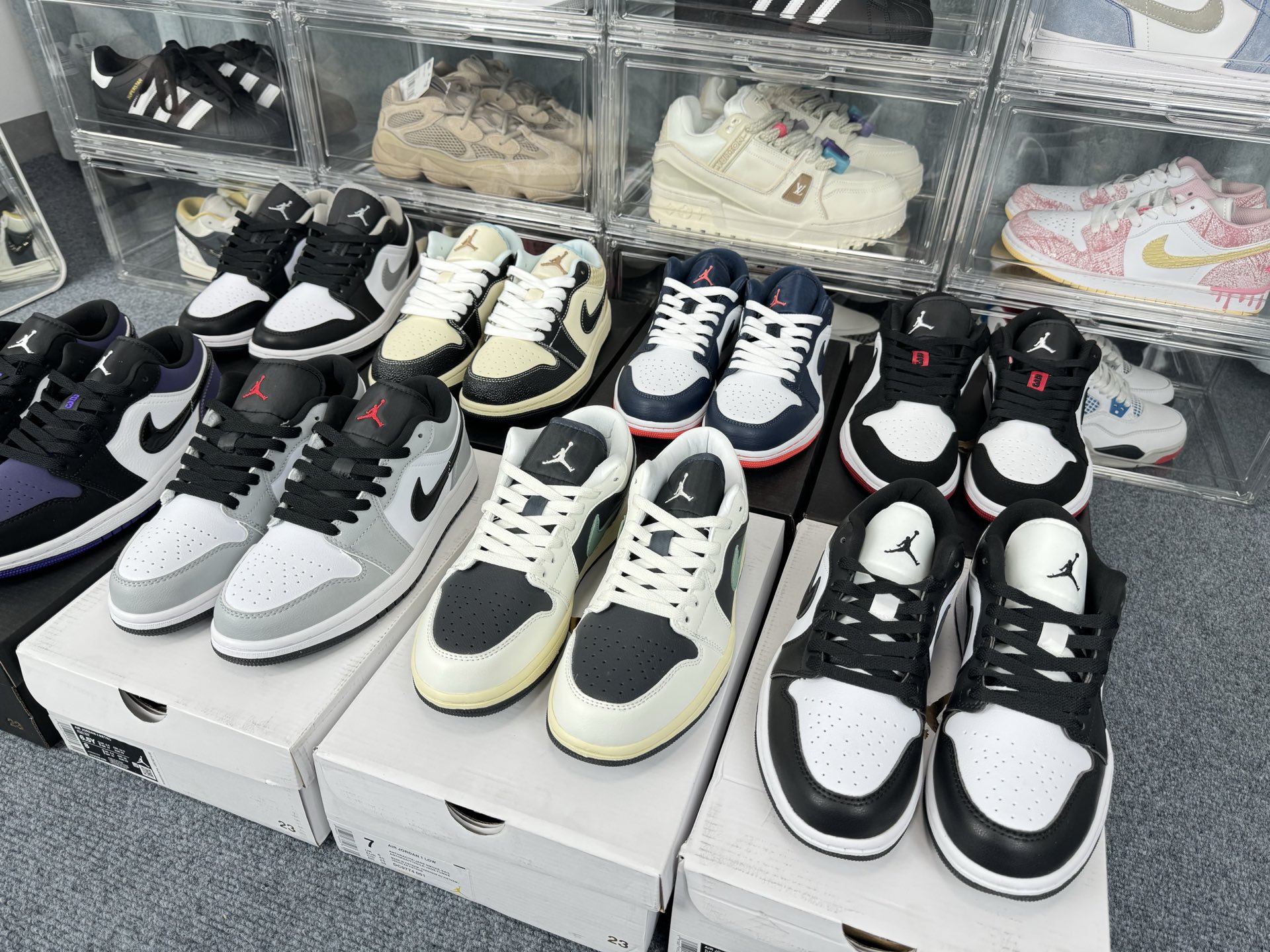 Air Jordan 1 Low: Premium Leather, Cushioned Comfort, Iconic Style 3 i1747506772320 2140 0 2