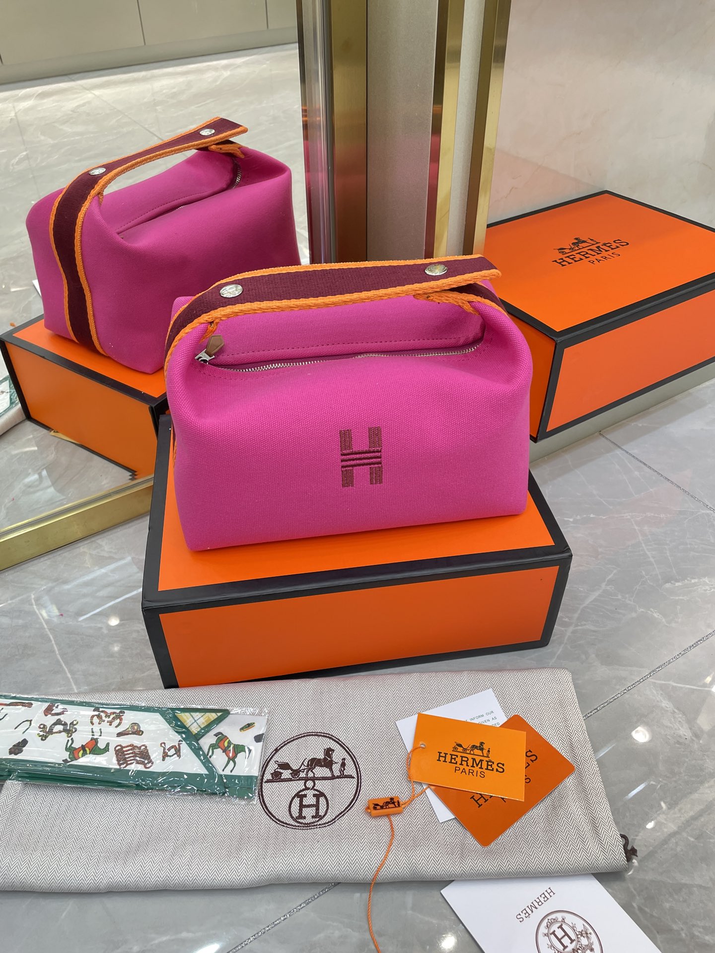 Hermes Bordados Canvas Casual